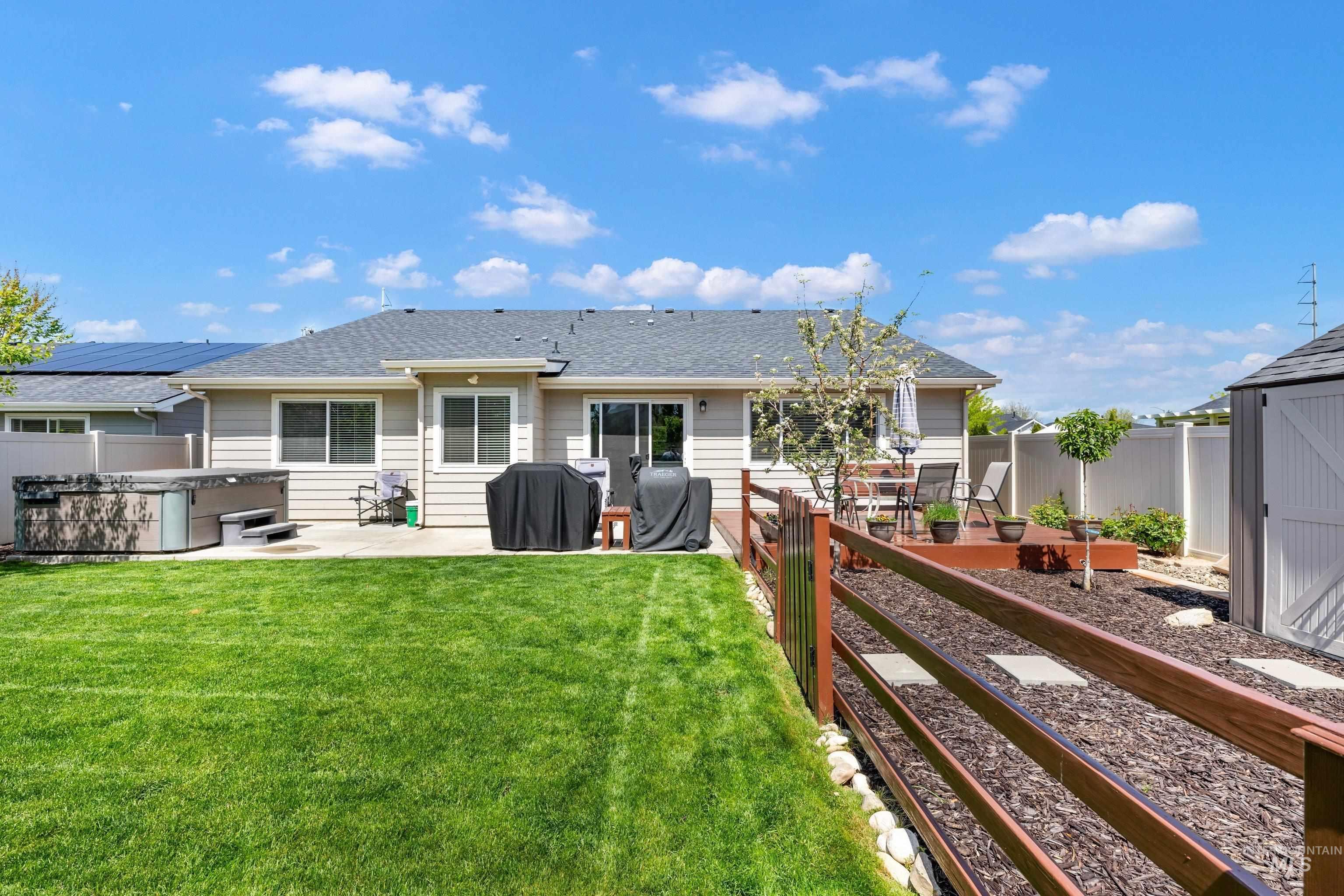 5493 W Los Flores St, Meridian, Idaho 83646, 4 Bedrooms, 2 Bathrooms, Residential For Sale, Price $479,900,MLS 98984380