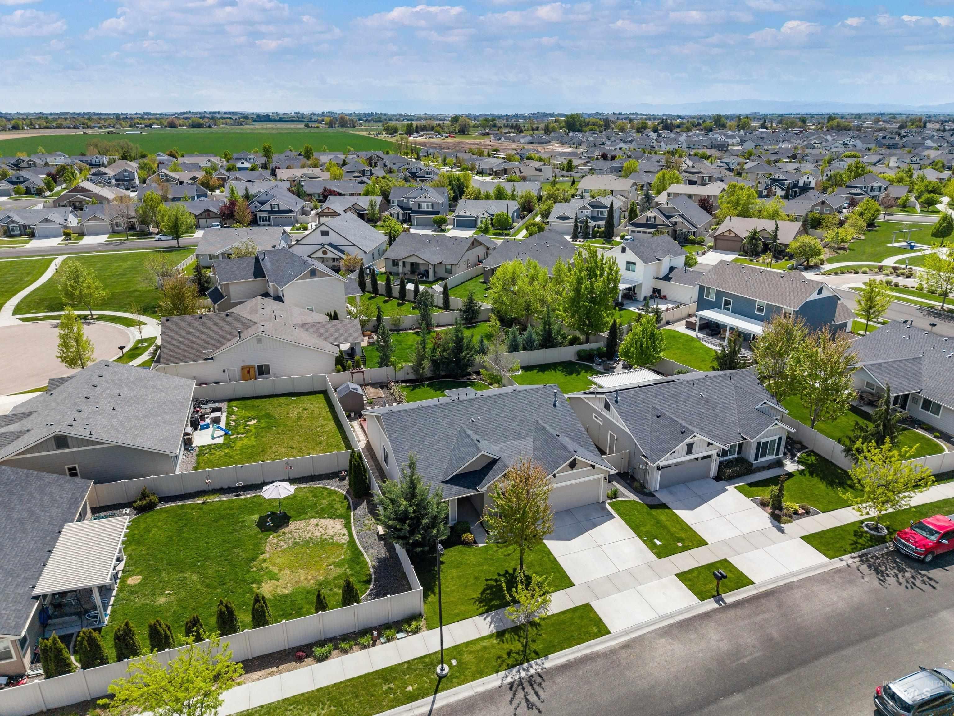 5493 W Los Flores St, Meridian, Idaho 83646, 4 Bedrooms, 2 Bathrooms, Residential For Sale, Price $479,900,MLS 98984380