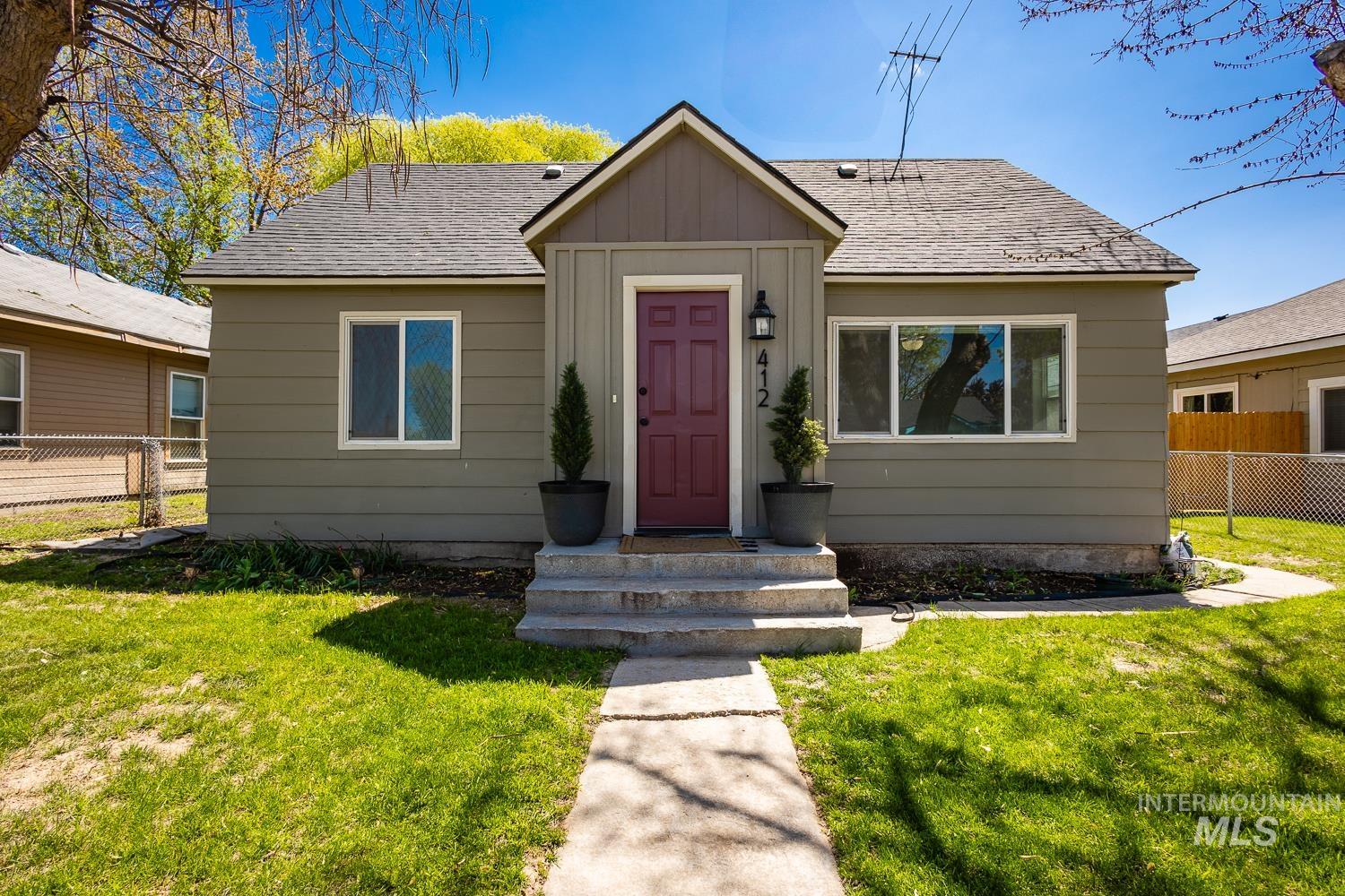 412 N 17Th Ave, Nampa, Idaho 83687, 2 Bedrooms, 2 Bathrooms, Residential For Sale, Price $340,000, 98984383