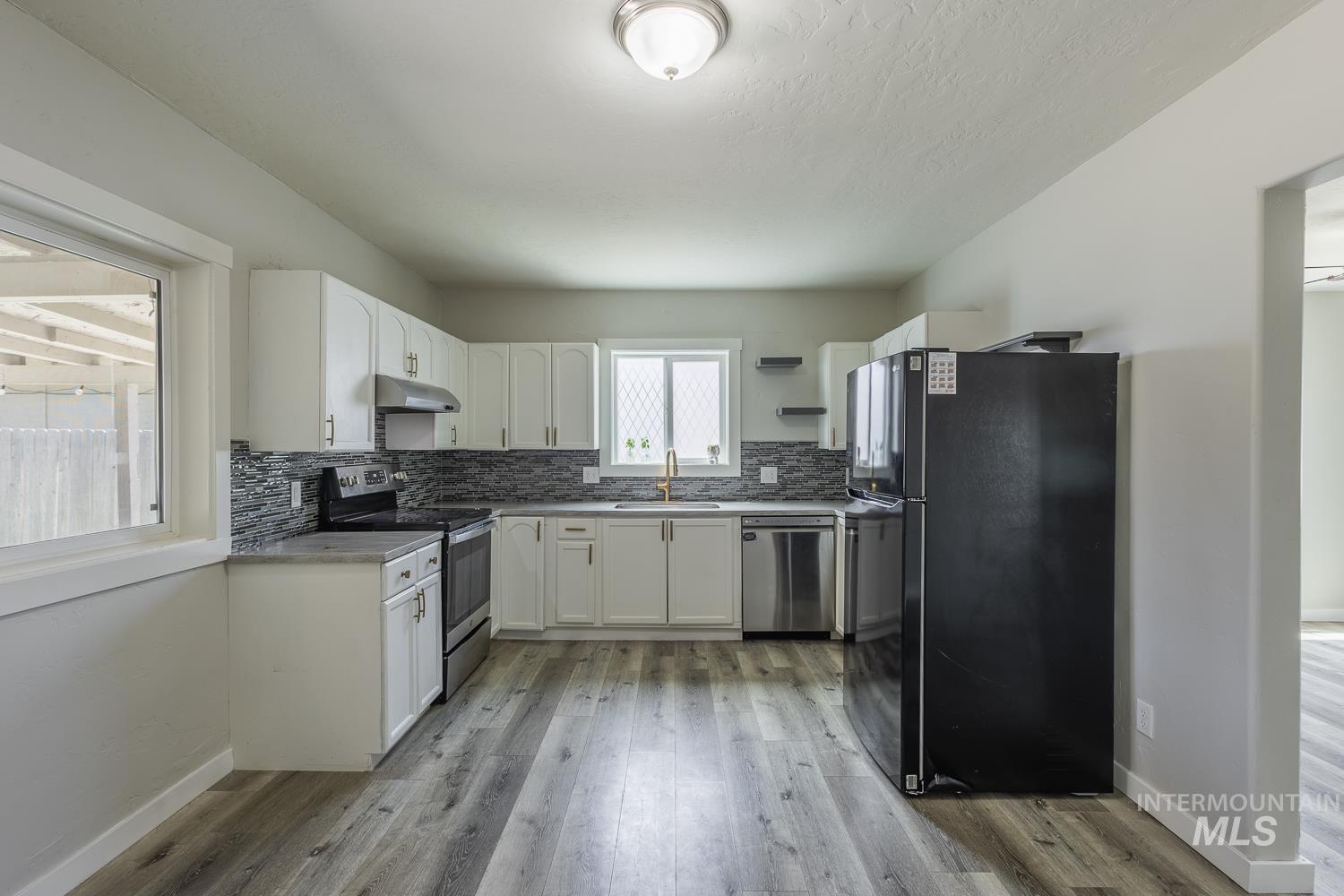 412 N 17Th Ave, Nampa, Idaho 83687, 2 Bedrooms, 2 Bathrooms, Residential For Sale, Price $340,000, 98984383