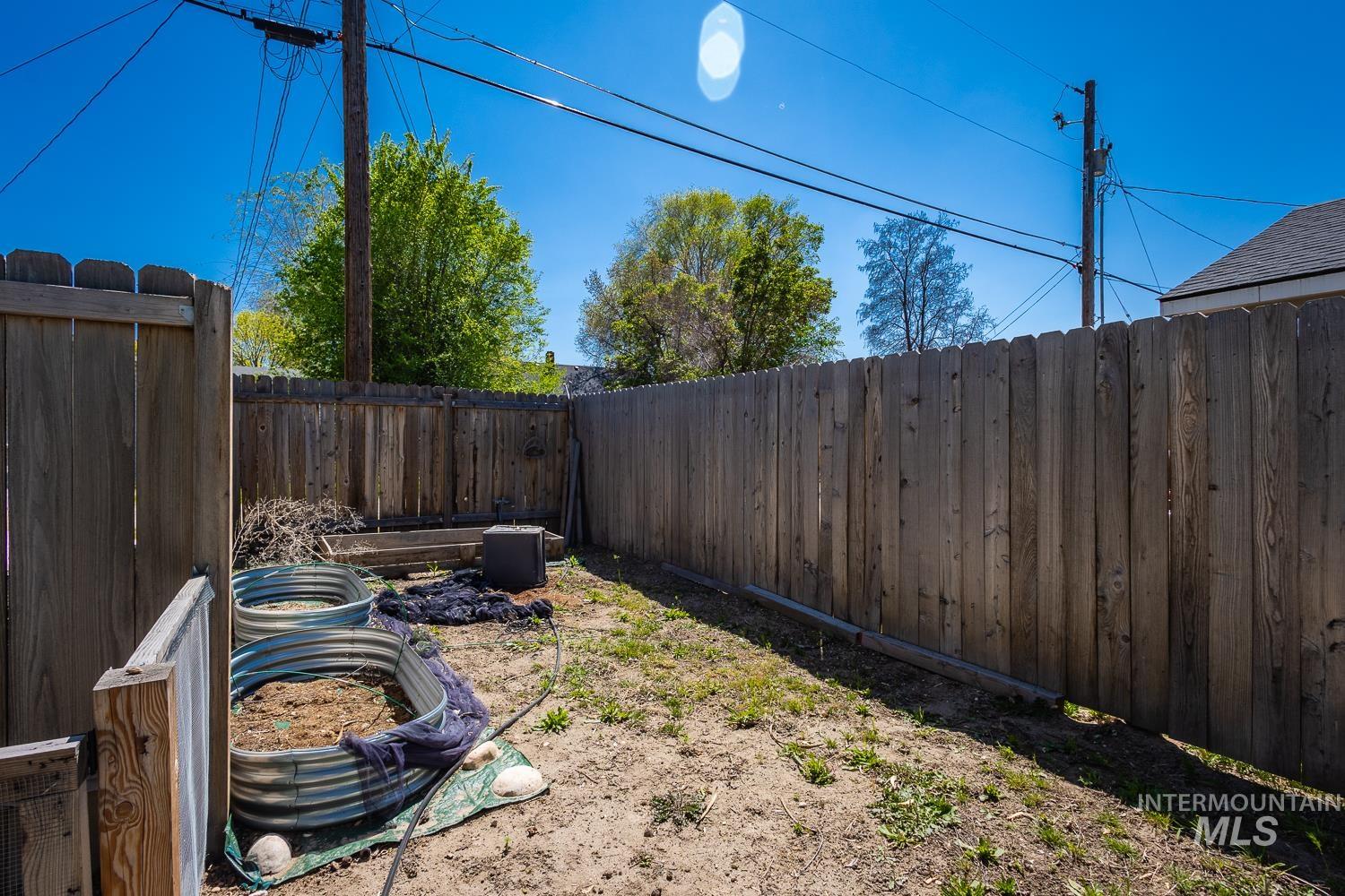 412 N 17Th Ave, Nampa, Idaho 83687, 2 Bedrooms, 2 Bathrooms, Residential For Sale, Price $340,000, 98984383