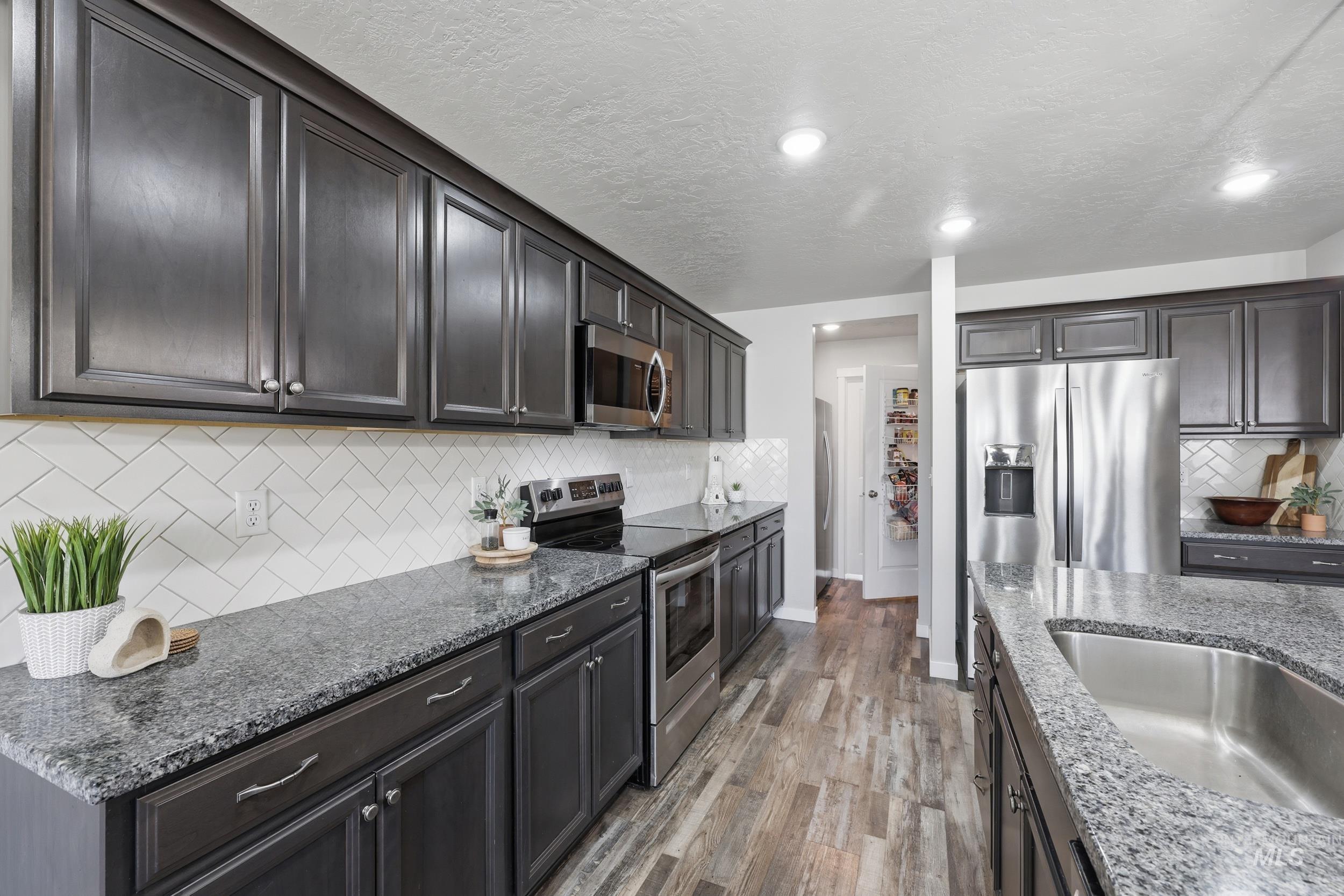 3842 E Holly Ridge Dr, Nampa, Idaho 83686, 5 Bedrooms, 4 Bathrooms, Residential For Sale, Price $579,999, 98984385