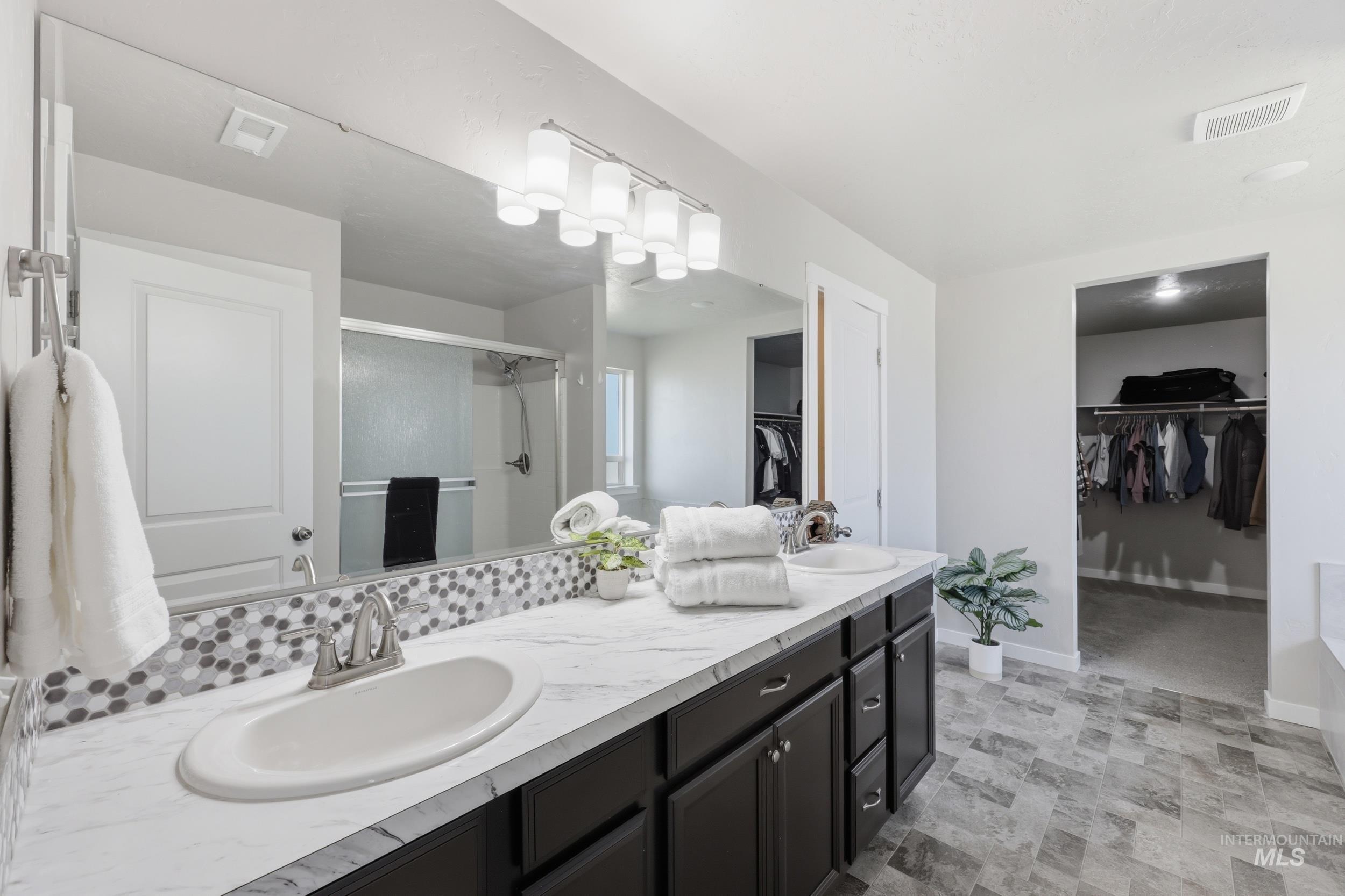 3842 E Holly Ridge Dr, Nampa, Idaho 83686, 5 Bedrooms, 4 Bathrooms, Residential For Sale, Price $589,999,MLS 98984385