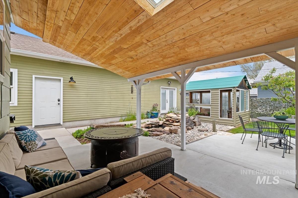 604 E 1st Street, Emmett, Idaho 83617, 4 Bedrooms, 2 Bathrooms, Residential For Sale, Price $660,000,MLS 98984388