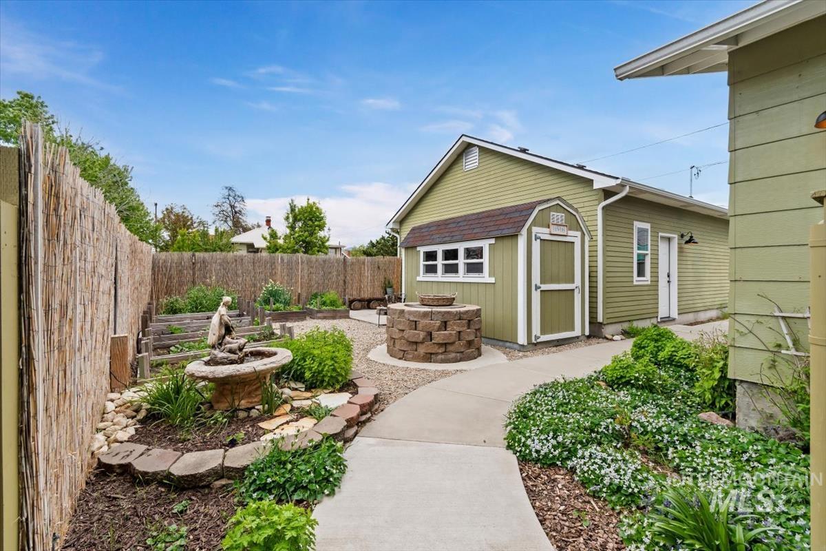 604 E 1st Street, Emmett, Idaho 83617, 4 Bedrooms, 2 Bathrooms, Residential For Sale, Price $660,000,MLS 98984388