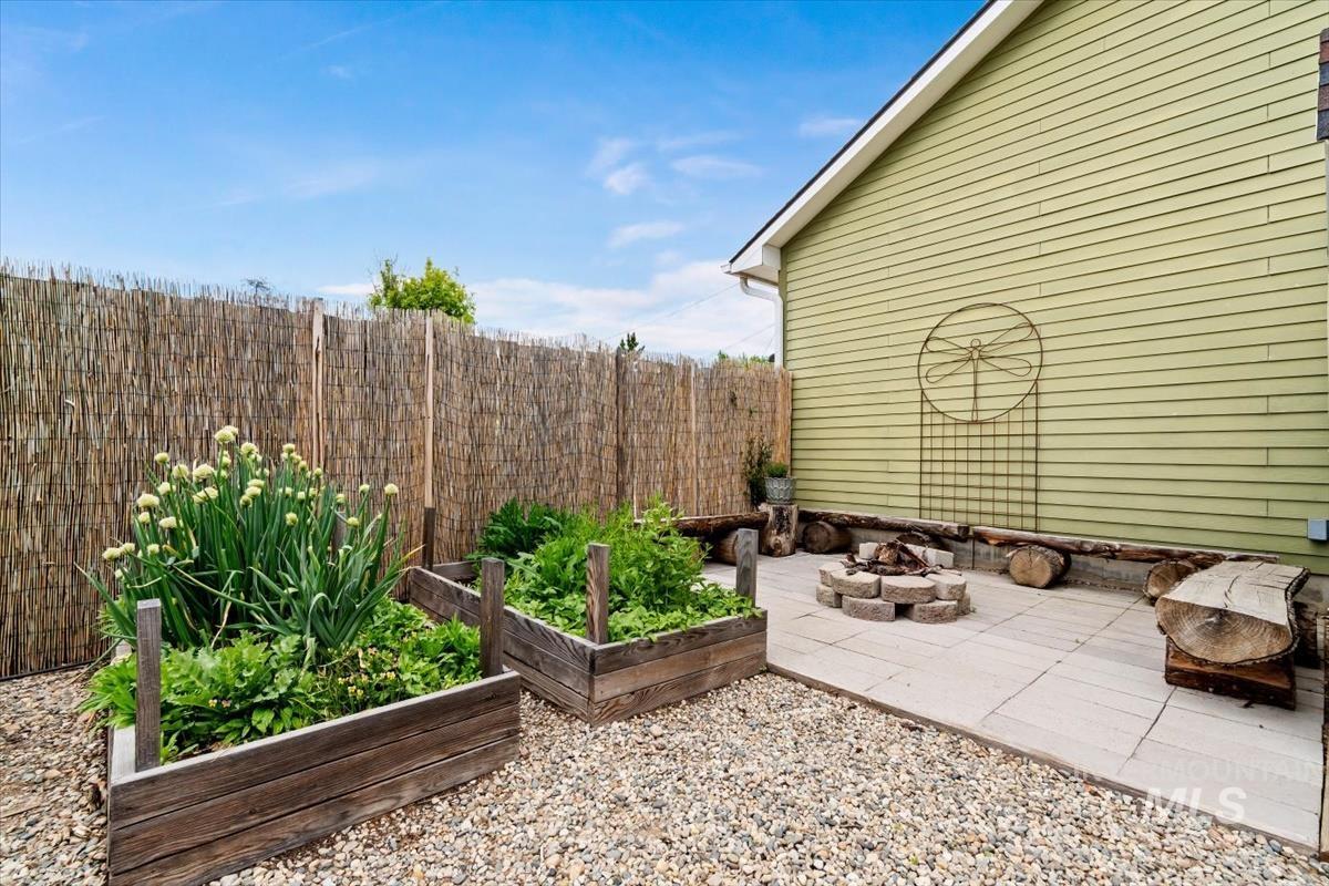 604 E 1st Street, Emmett, Idaho 83617, 4 Bedrooms, 2 Bathrooms, Residential For Sale, Price $660,000,MLS 98984388
