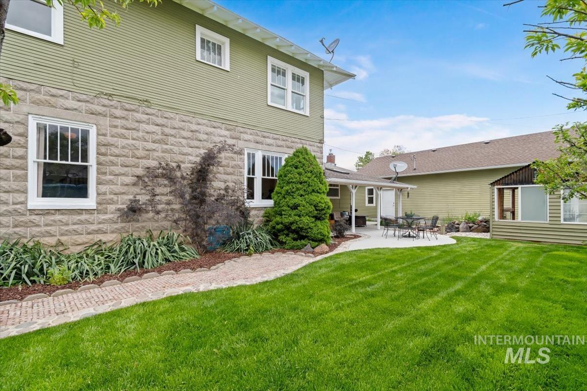 604 E 1st Street, Emmett, Idaho 83617, 4 Bedrooms, 2 Bathrooms, Residential For Sale, Price $660,000,MLS 98984388