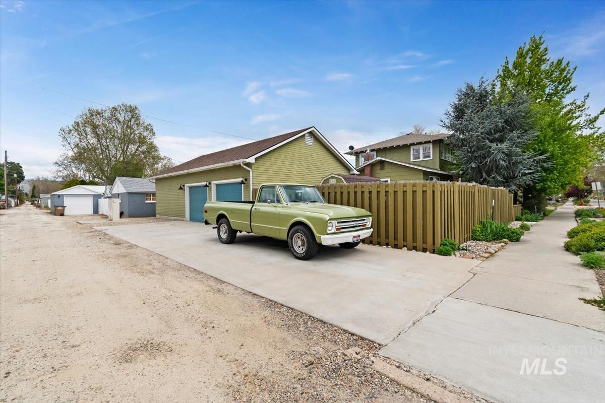 604 E 1st Street, Emmett, Idaho 83617, 4 Bedrooms, 2 Bathrooms, Residential For Sale, Price $660,000,MLS 98984388