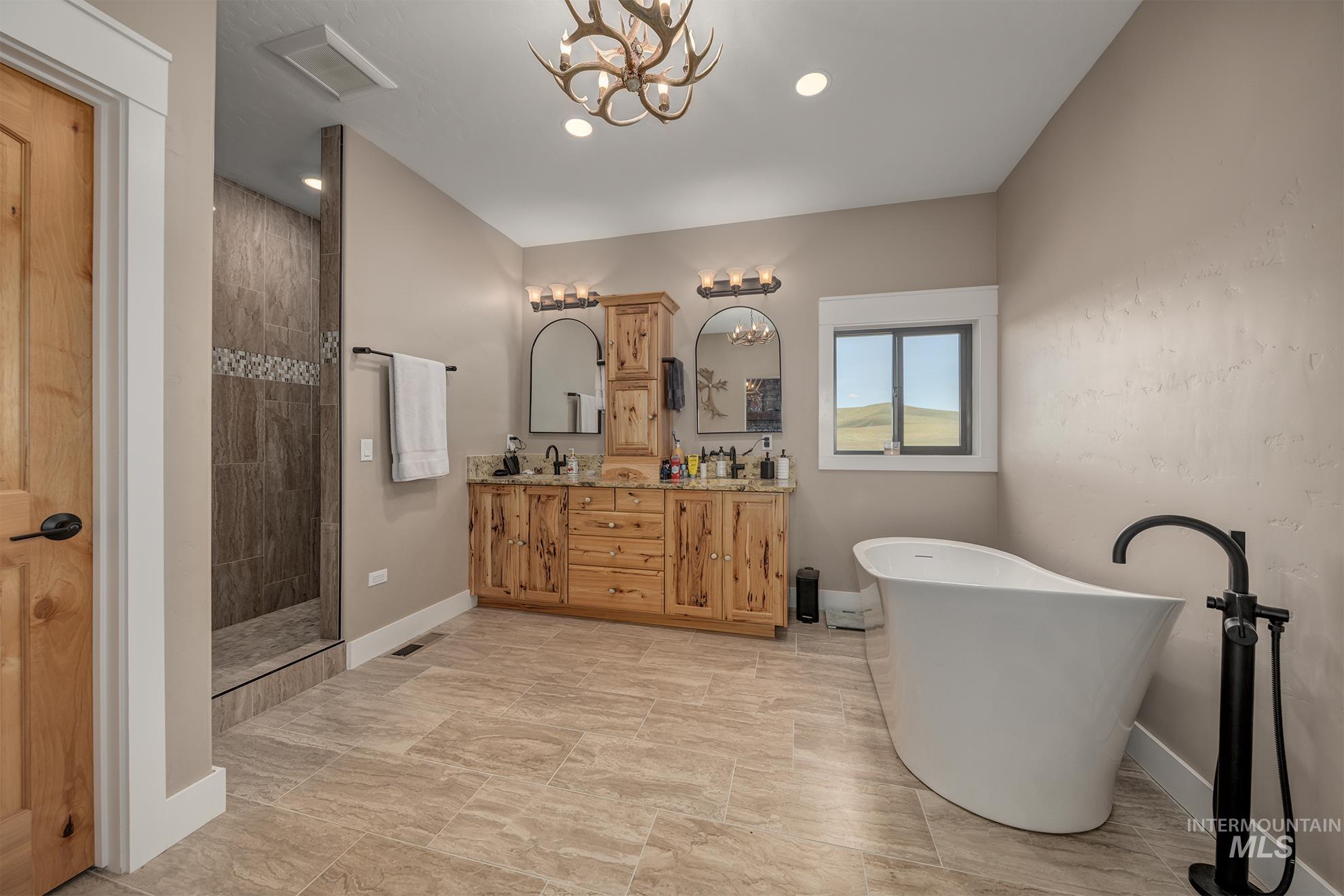 10228 Payette Heights Rd., Payette, Idaho 83661, 3 Bedrooms, 2 Bathrooms, Residential For Sale, Price $1,750,000,MLS 98984390