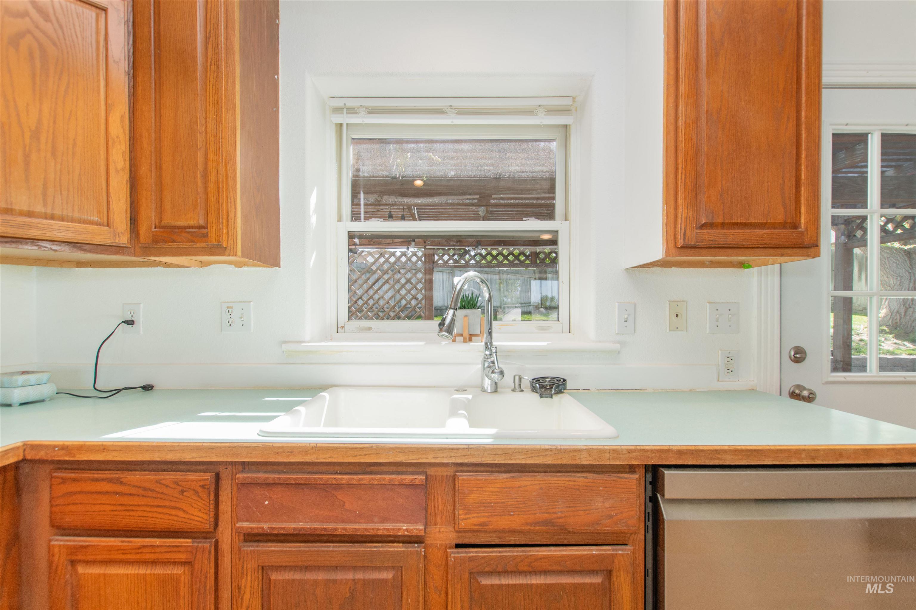 521 Massachusetts CT, Nampa, Idaho 83686, 4 Bedrooms, 2 Bathrooms, Residential For Sale, Price $360,000,MLS 98984391