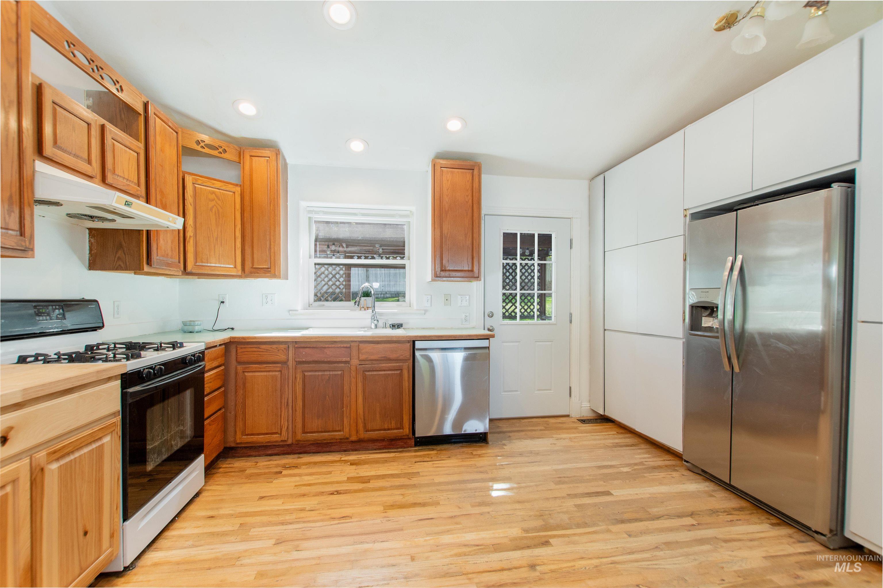 521 Massachusetts CT, Nampa, Idaho 83686, 4 Bedrooms, 2 Bathrooms, Residential For Sale, Price $360,000,MLS 98984391