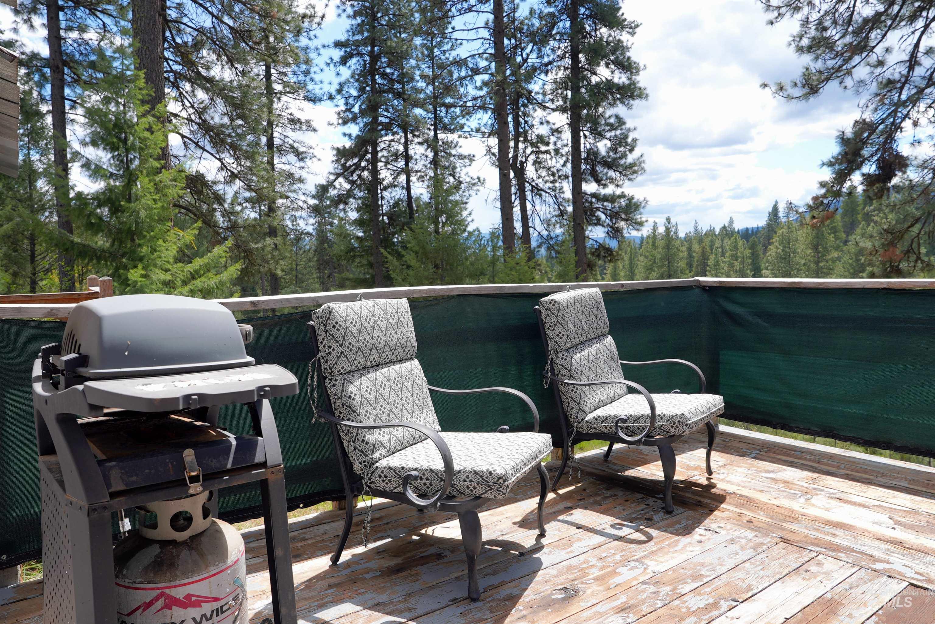 229 Holiday Dr., Garden Valley, Idaho 83622, 2 Bedrooms, 1 Bathroom, Residential For Sale, Price $199,000,MLS 98984401