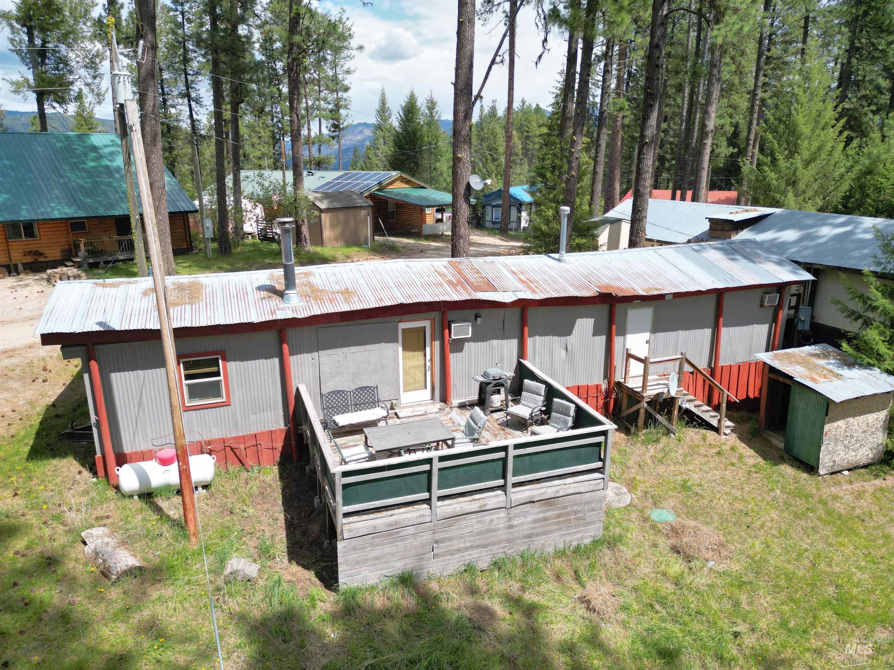 229 Holiday Dr., Garden Valley, Idaho 83622, 2 Bedrooms, 1 Bathroom, Residential For Sale, Price $199,000,MLS 98984401