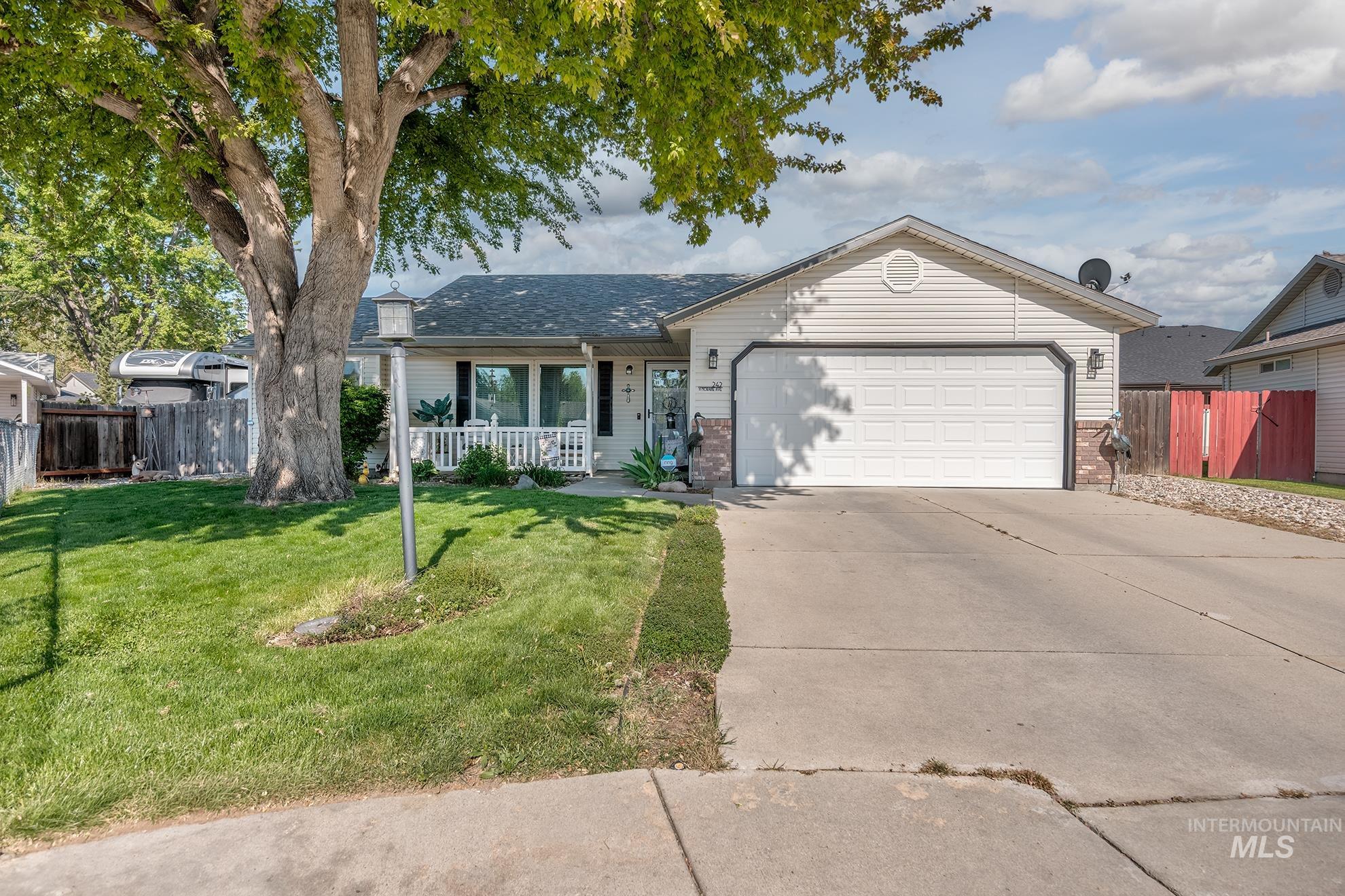 242 N Moraine Ave, Eagle, Idaho 83616, 3 Bedrooms, 2 Bathrooms, Residential For Sale, Price $499,999,MLS 98984405