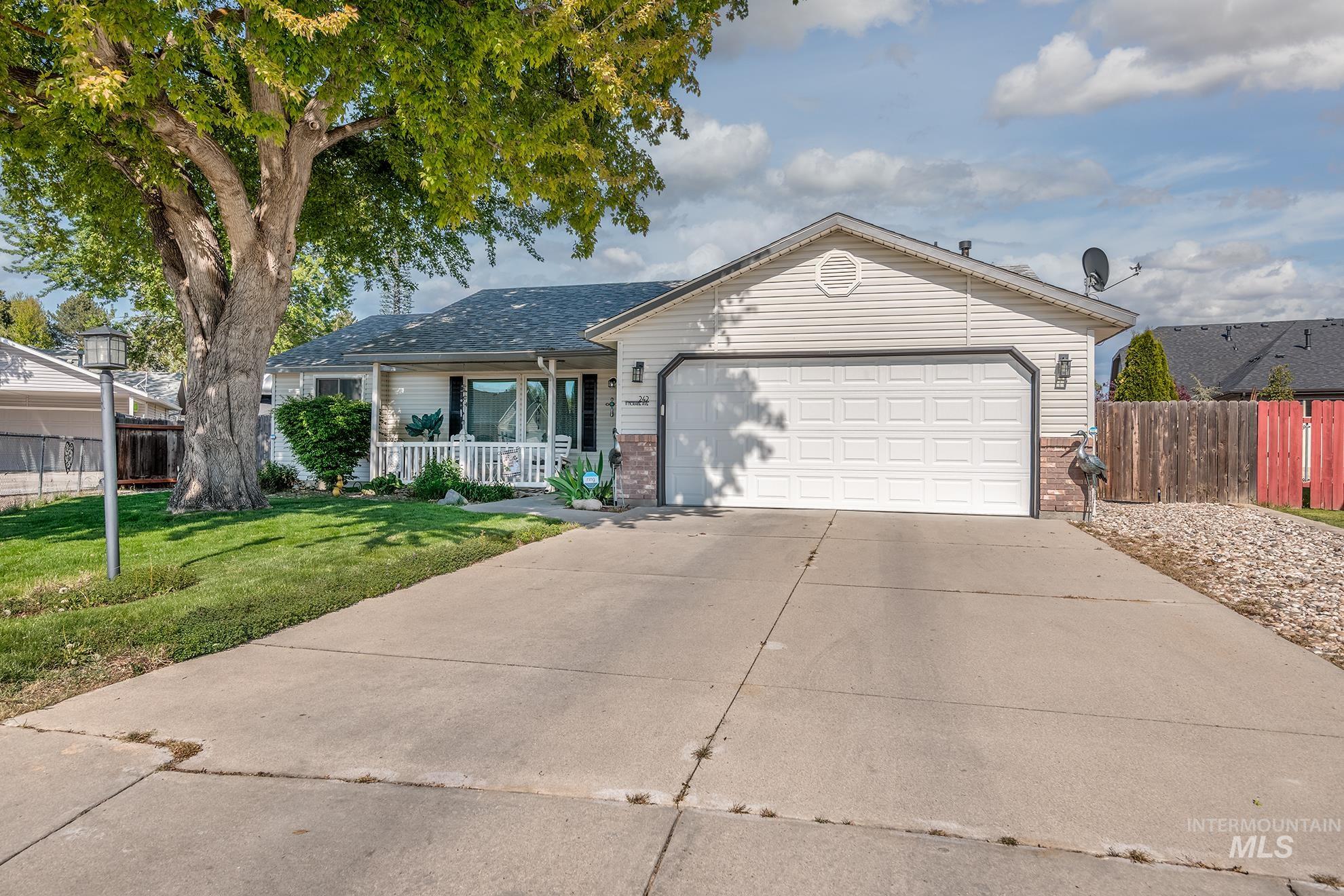 242 N Moraine Ave, Eagle, Idaho 83616, 3 Bedrooms, 2 Bathrooms, Residential For Sale, Price $499,999,MLS 98984405