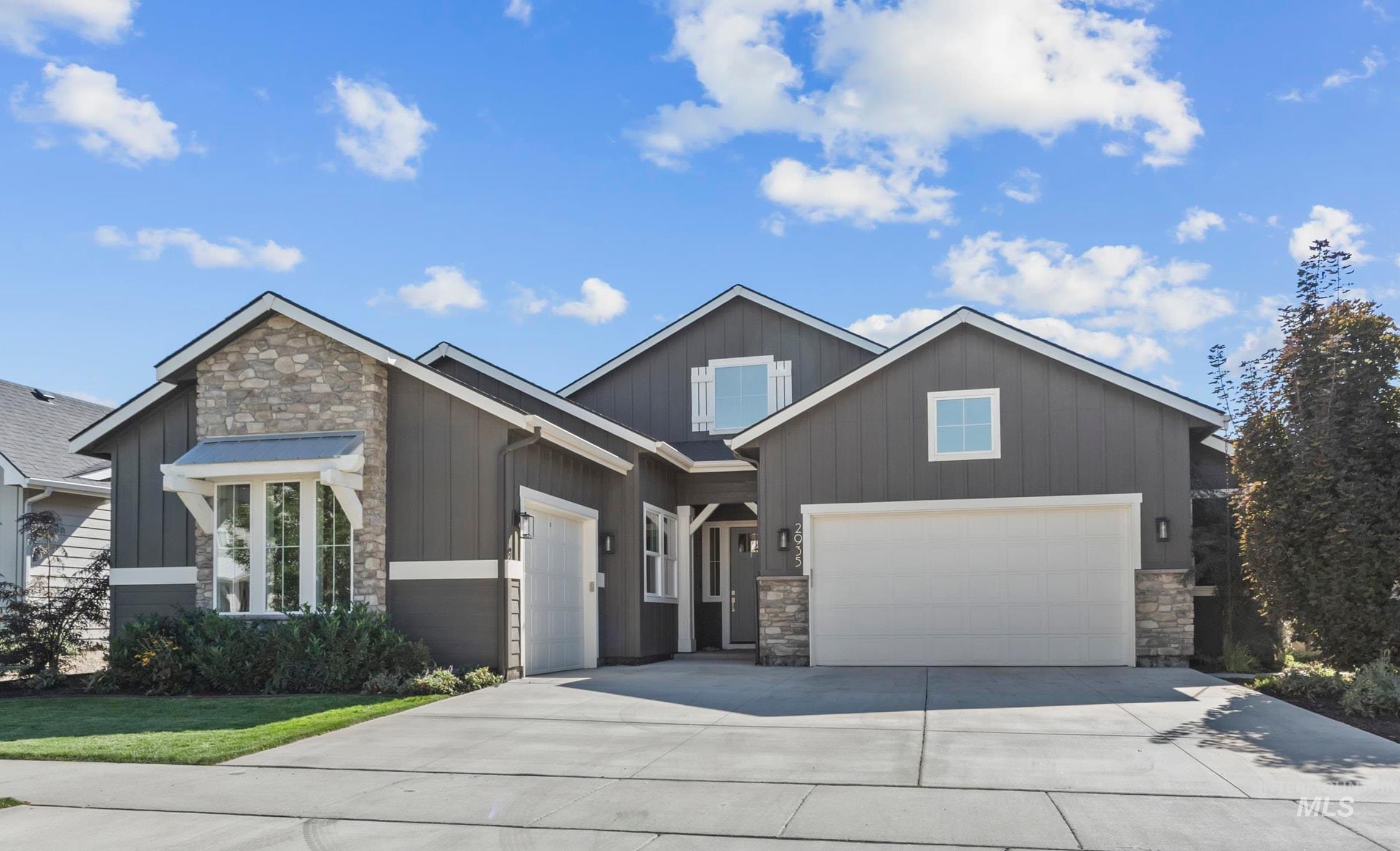 2935 E Renwick Ct., Meridian, Idaho 83642, 3 Bedrooms, 2.5 Bathrooms, Residential For Sale, Price $735,000,MLS 98984410