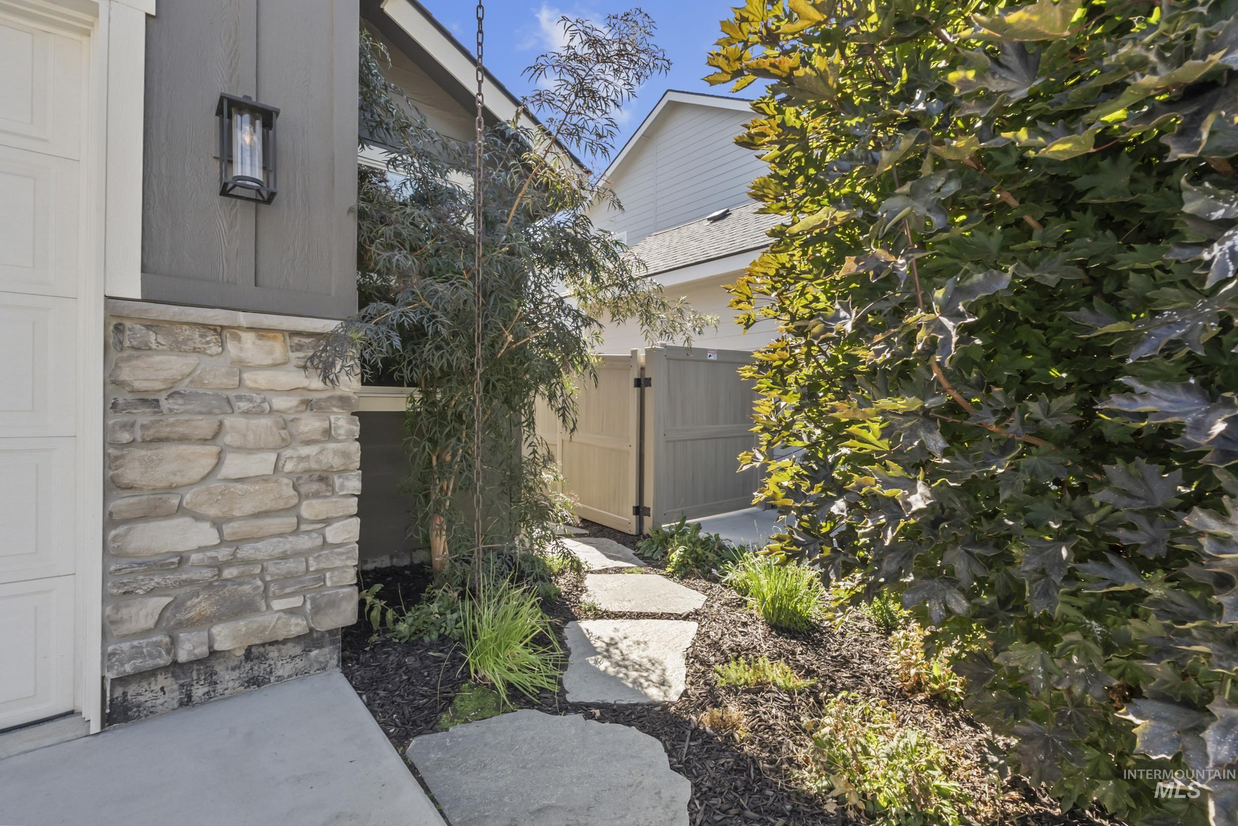 2935 E Renwick Ct., Meridian, Idaho 83642, 3 Bedrooms, 2.5 Bathrooms, Residential For Sale, Price $735,000,MLS 98984410