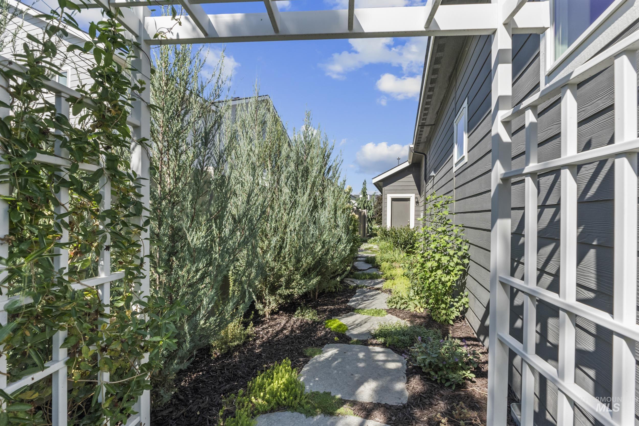 2935 E Renwick Ct., Meridian, Idaho 83642, 3 Bedrooms, 2.5 Bathrooms, Residential For Sale, Price $735,000,MLS 98984410