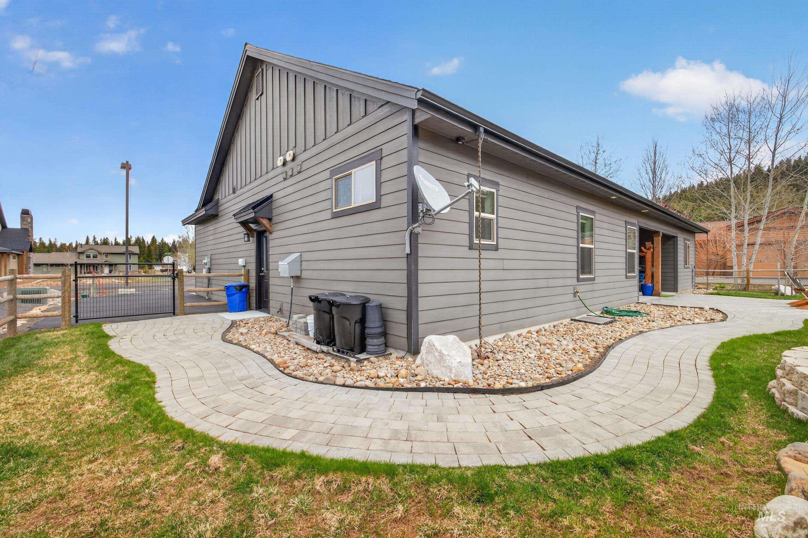 1126 Mo's Way, McCall, Idaho 83638, 3 Bedrooms, 2 Bathrooms, Residential For Sale, Price $879,500,MLS 98984412