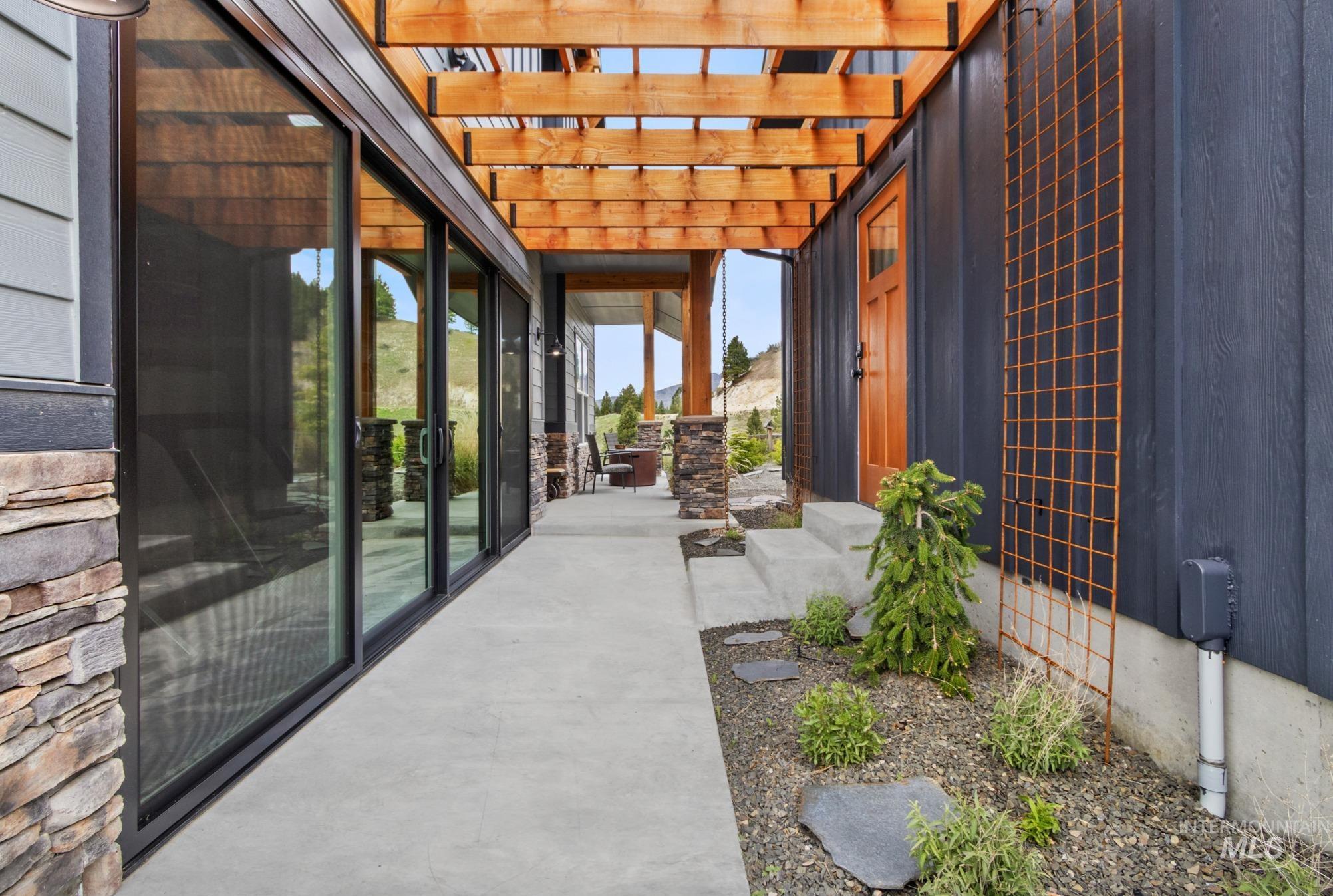 85 Trails End Way, Boise, Idaho 83716, 3 Bedrooms, 3 Bathrooms, Residential For Sale, Price $945,000,MLS 98984414