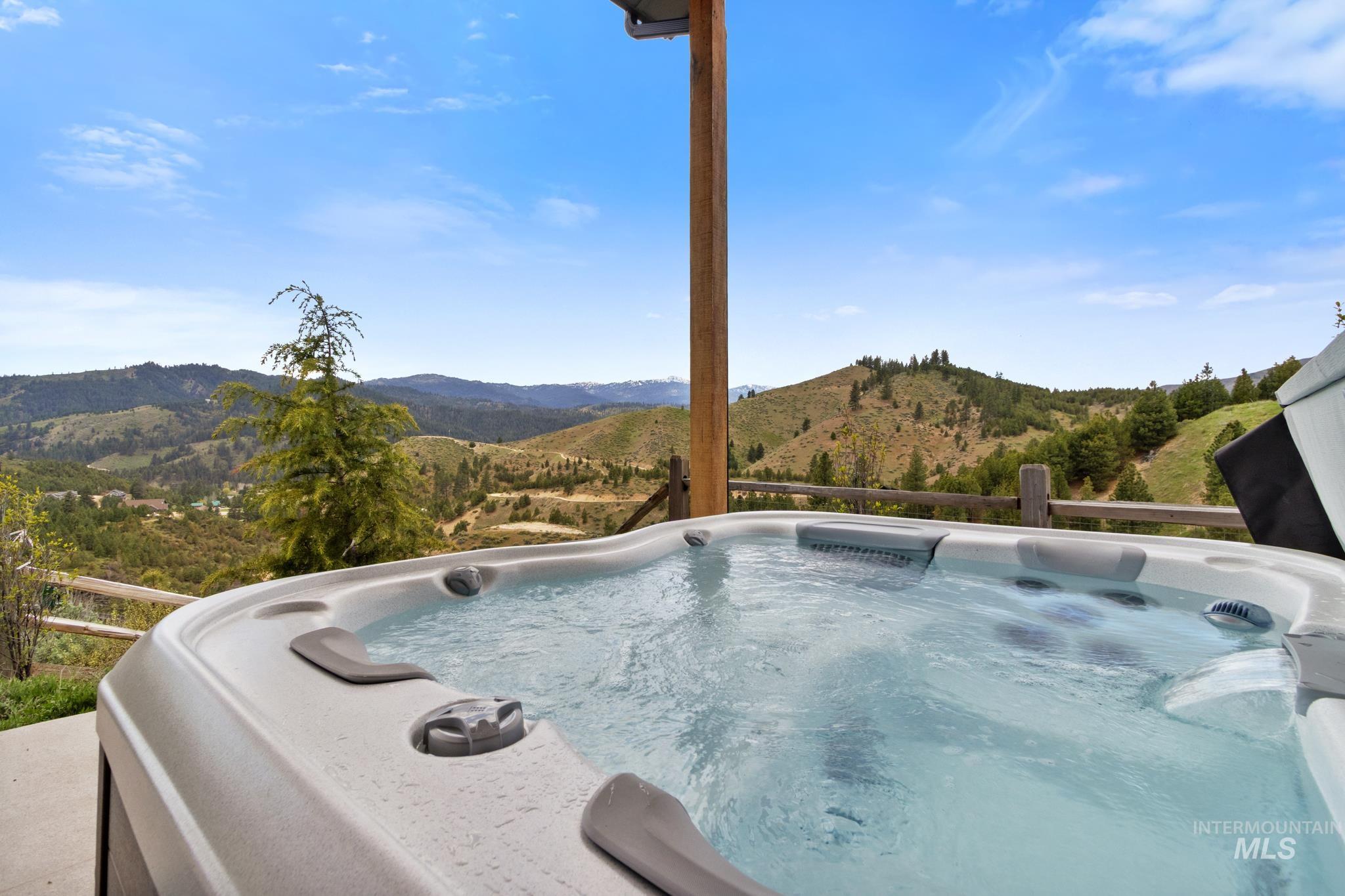 85 Trails End Way, Boise, Idaho 83716, 3 Bedrooms, 3 Bathrooms, Residential For Sale, Price $945,000,MLS 98984414