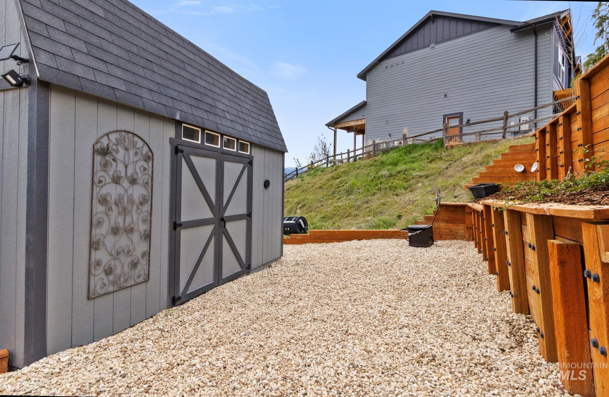 85 Trails End Way, Boise, Idaho 83716, 3 Bedrooms, 3 Bathrooms, Residential For Sale, Price $945,000,MLS 98984414