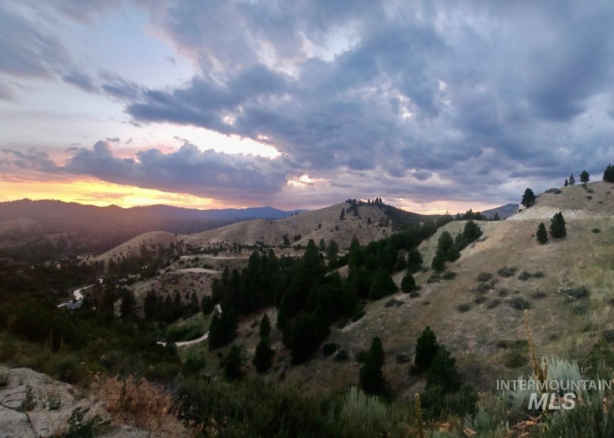 85 Trails End Way, Boise, Idaho 83716, 3 Bedrooms, 3 Bathrooms, Residential For Sale, Price $920,000, 98984414