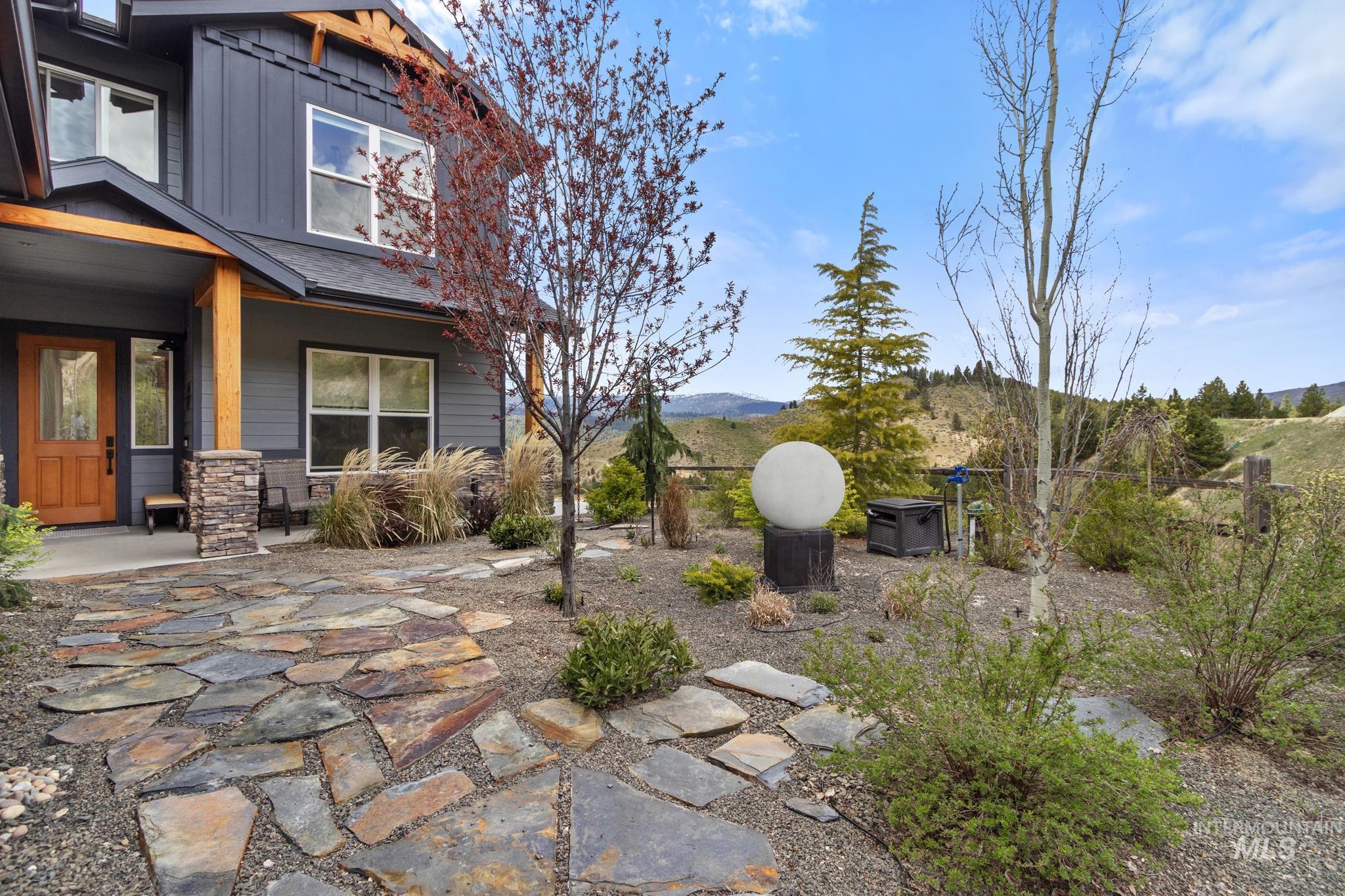 85 Trails End Way, Boise, Idaho 83716, 3 Bedrooms, 3 Bathrooms, Residential For Sale, Price $945,000,MLS 98984414
