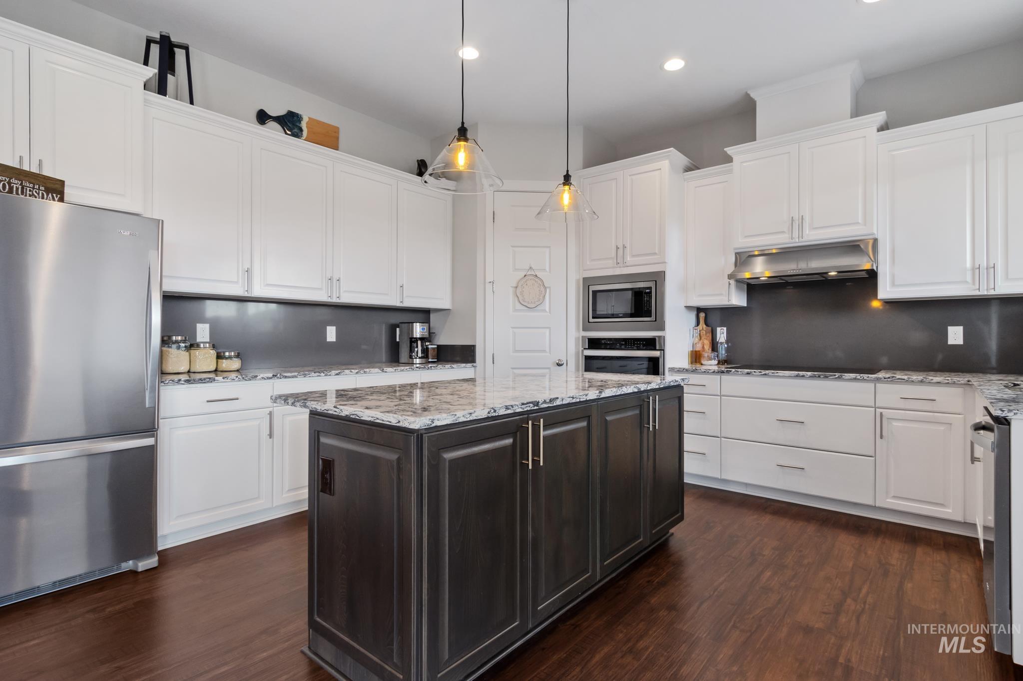85 Trails End Way, Boise, Idaho 83716, 3 Bedrooms, 3 Bathrooms, Residential For Sale, Price $945,000,MLS 98984414