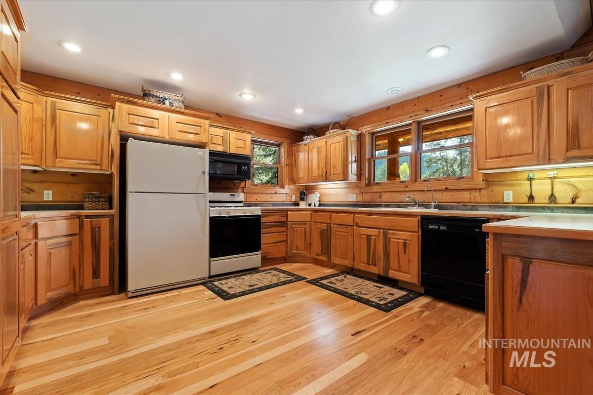 29 River Rd, Garden Valley, Idaho 83622, 3 Bedrooms, 2 Bathrooms, Residential For Sale, Price $1,200,000, 98984416