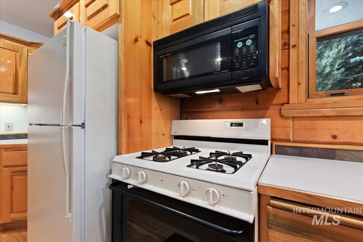 29 River Rd, Garden Valley, Idaho 83622, 3 Bedrooms, 2 Bathrooms, Residential For Sale, Price $1,200,000, 98984416