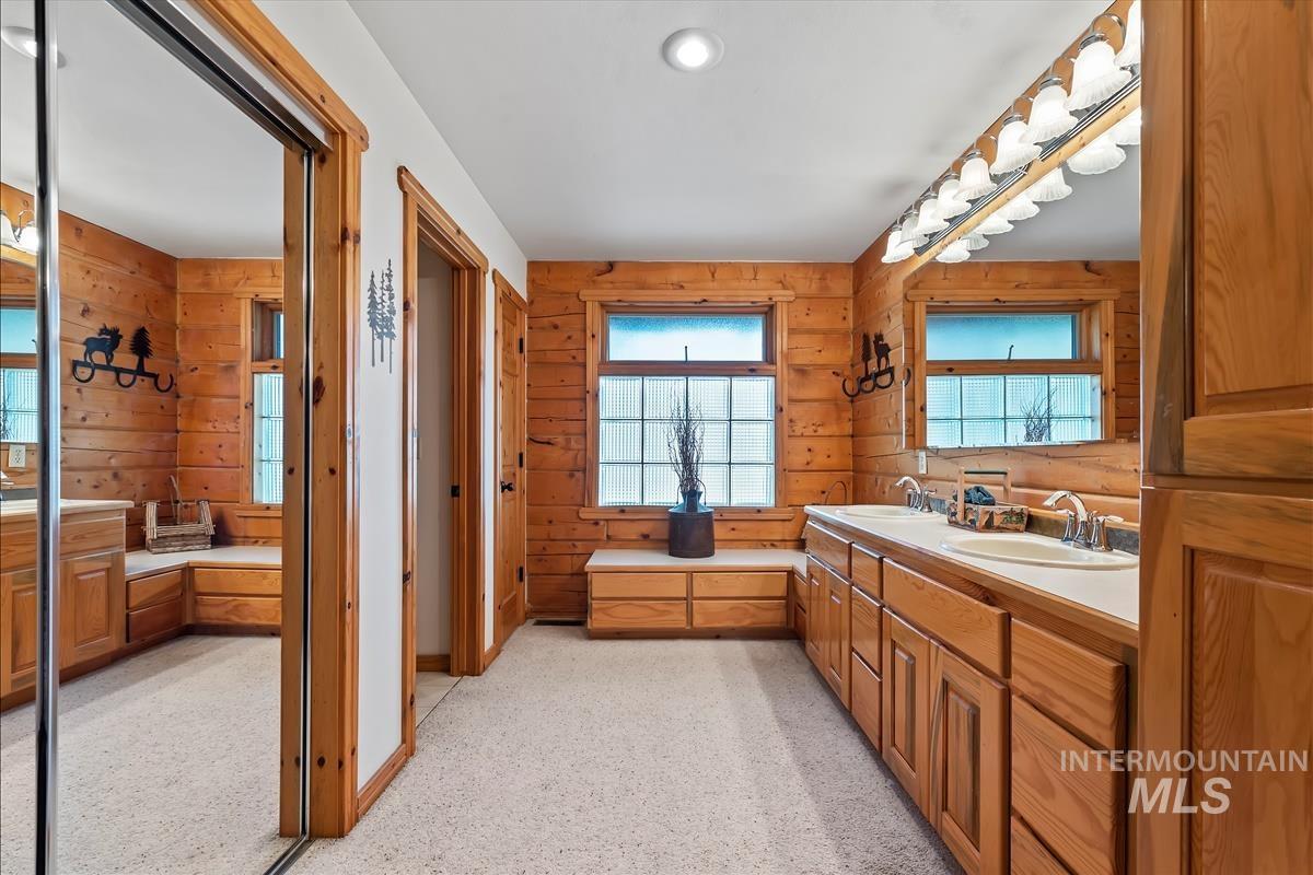 29 River Rd, Garden Valley, Idaho 83622, 3 Bedrooms, 2 Bathrooms, Residential For Sale, Price $1,200,000, 98984416