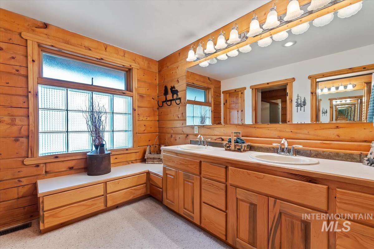 29 River Rd, Garden Valley, Idaho 83622, 3 Bedrooms, 2 Bathrooms, Residential For Sale, Price $1,200,000, 98984416