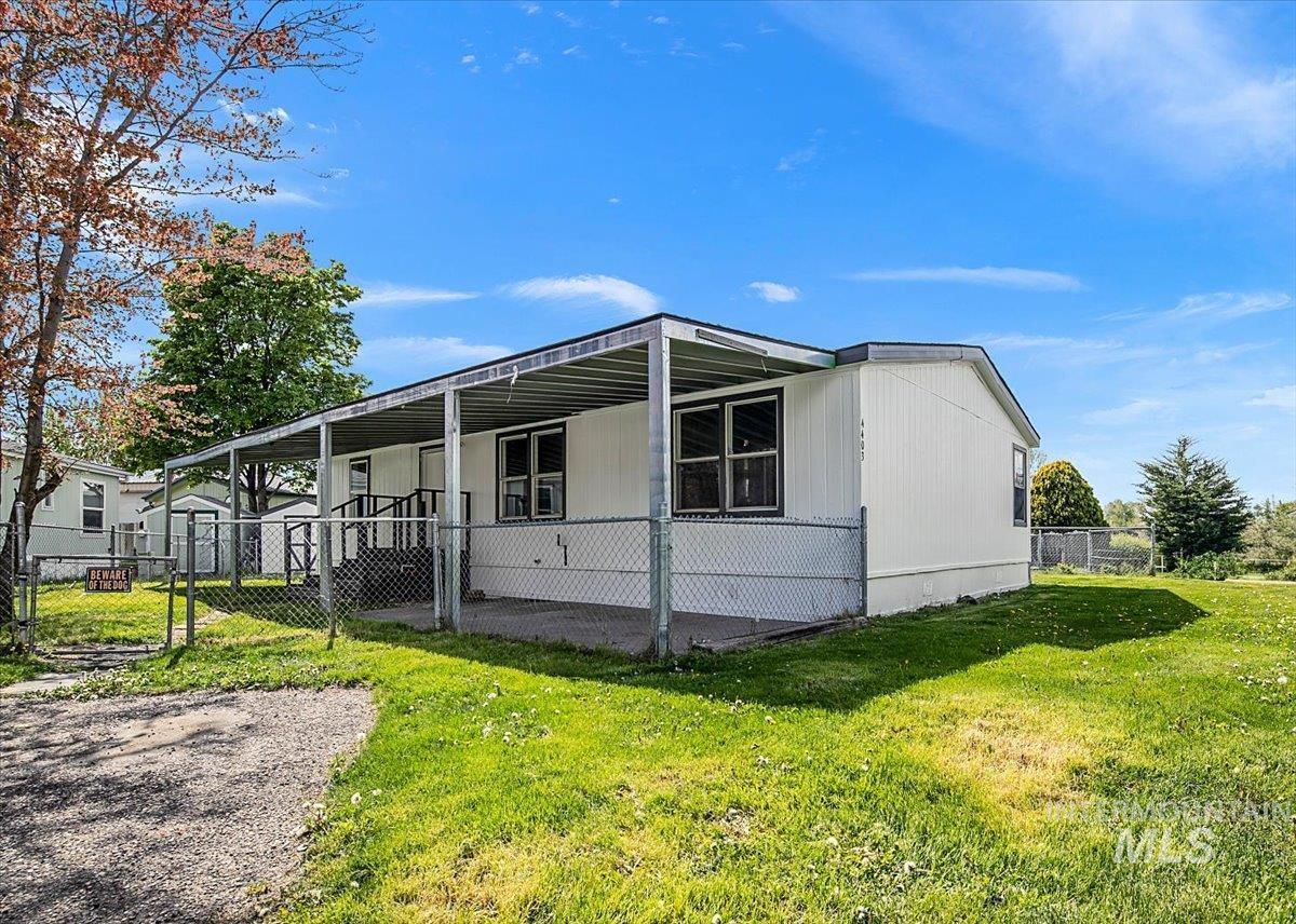 4403 High Valley Ave, Nampa, Idaho 83687, 3 Bedrooms, 2 Bathrooms, Residential For Sale, Price $79,900, 98984422