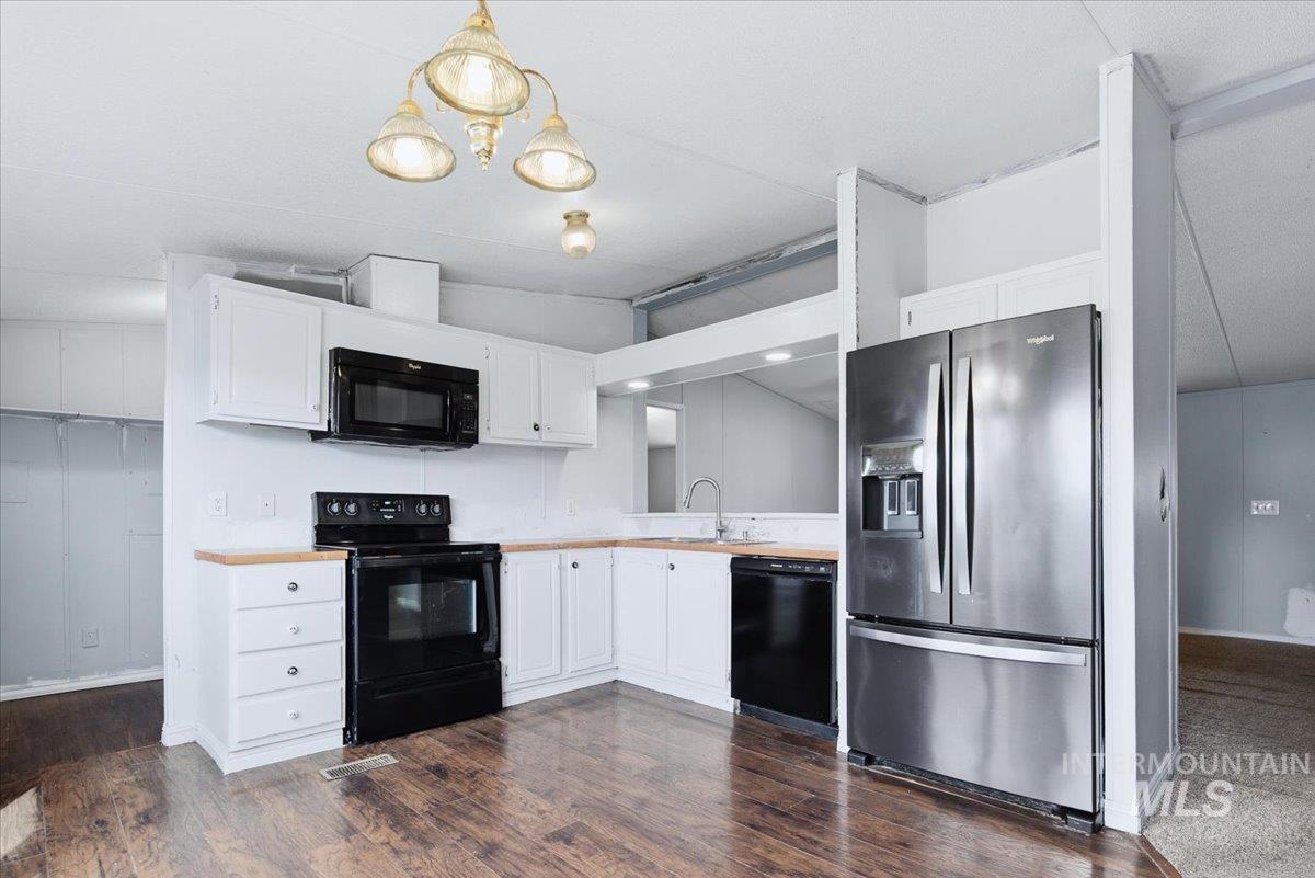 4403 High Valley Ave, Nampa, Idaho 83687, 3 Bedrooms, 2 Bathrooms, Residential For Sale, Price $79,900, 98984422
