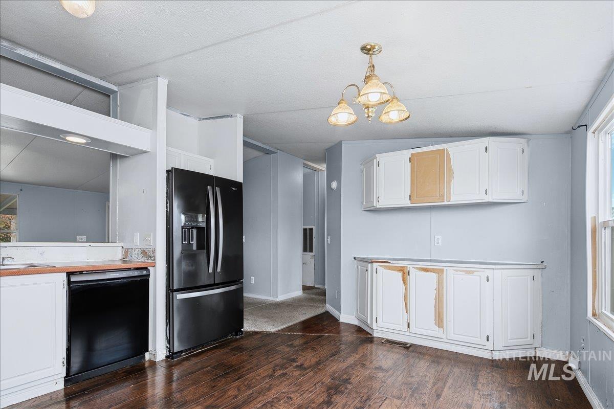 4403 High Valley Ave, Nampa, Idaho 83687, 3 Bedrooms, 2 Bathrooms, Residential For Sale, Price $79,900, 98984422