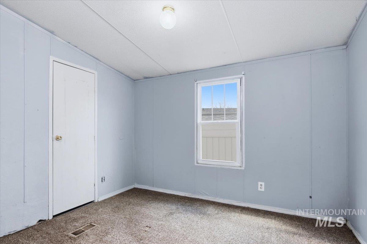4403 High Valley Ave, Nampa, Idaho 83687, 3 Bedrooms, 2 Bathrooms, Residential For Sale, Price $79,900, 98984422