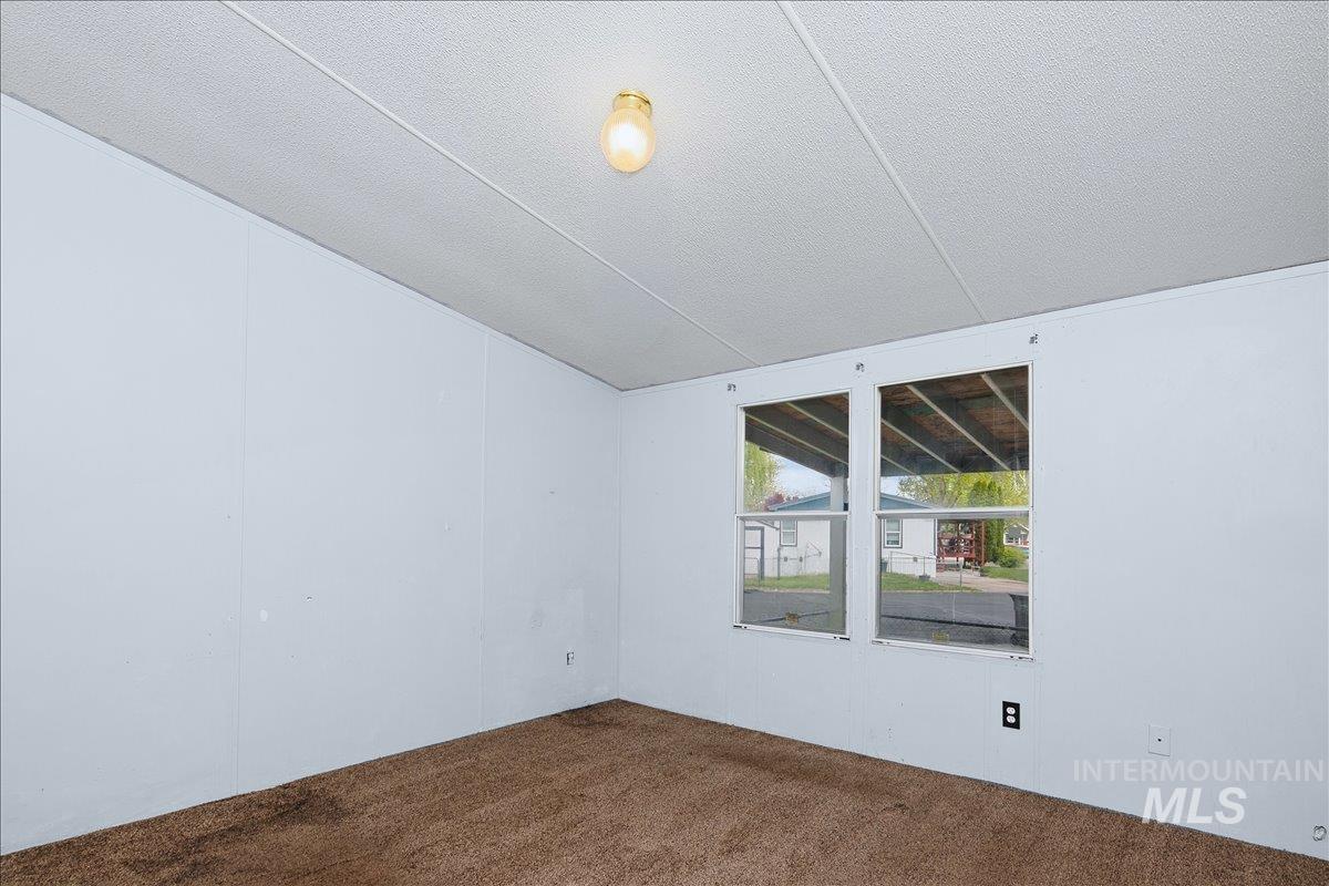 4403 High Valley Ave, Nampa, Idaho 83687, 3 Bedrooms, 2 Bathrooms, Residential For Sale, Price $79,900, 98984422