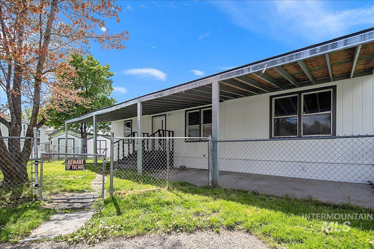 4403 High Valley Ave, Nampa, Idaho 83687, 3 Bedrooms, 2 Bathrooms, Residential For Sale, Price $79,900, 98984422