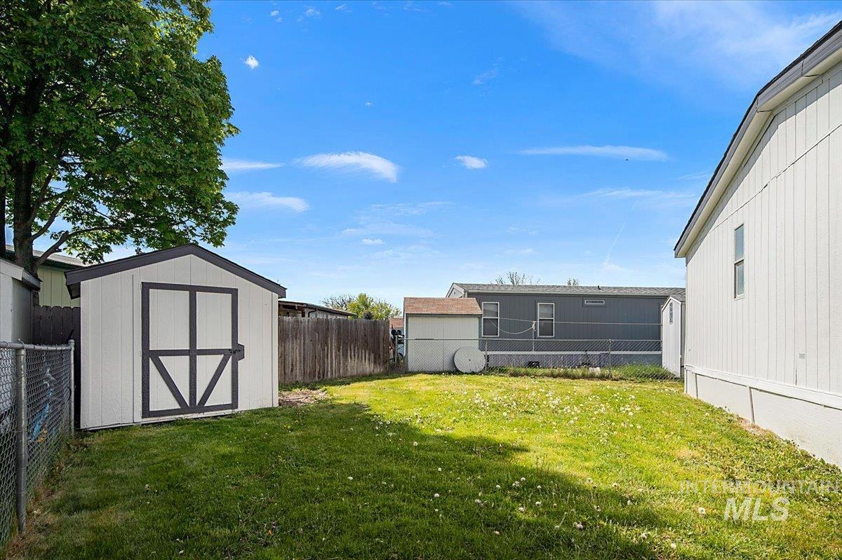 4403 High Valley Ave, Nampa, Idaho 83687, 3 Bedrooms, 2 Bathrooms, Residential For Sale, Price $79,900, 98984422