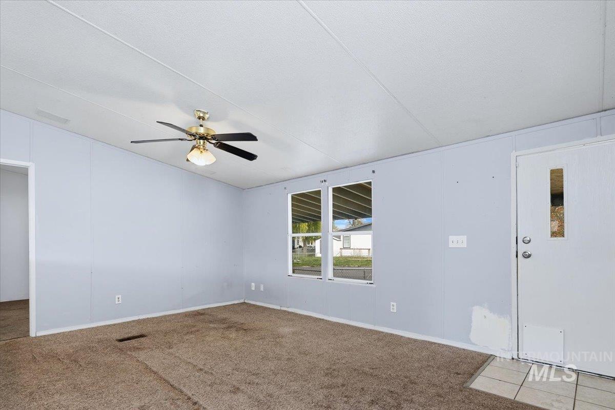 4403 High Valley Ave, Nampa, Idaho 83687, 3 Bedrooms, 2 Bathrooms, Residential For Sale, Price $79,900, 98984422