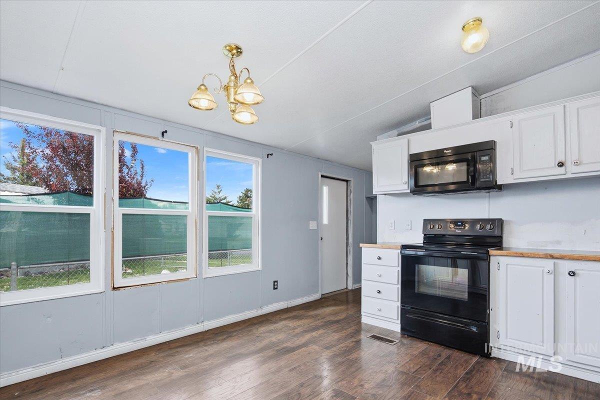 4403 High Valley Ave, Nampa, Idaho 83687, 3 Bedrooms, 2 Bathrooms, Residential For Sale, Price $79,900, 98984422