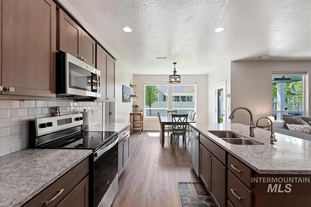 1063 E Italy St, Meridian, Idaho 83642, 5 Bedrooms, 2.5 Bathrooms, Residential For Sale, Price $619,000, 98984423