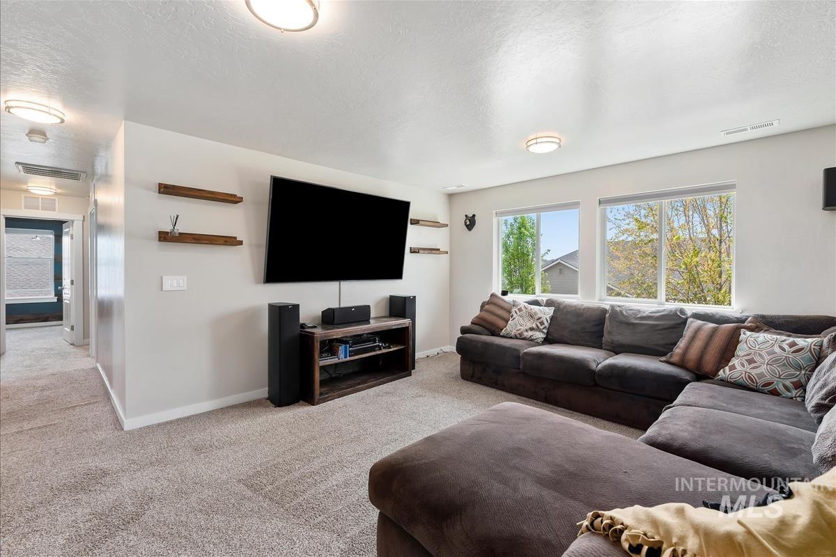 1063 E Italy St, Meridian, Idaho 83642, 5 Bedrooms, 2.5 Bathrooms, Residential For Sale, Price $619,000, 98984423