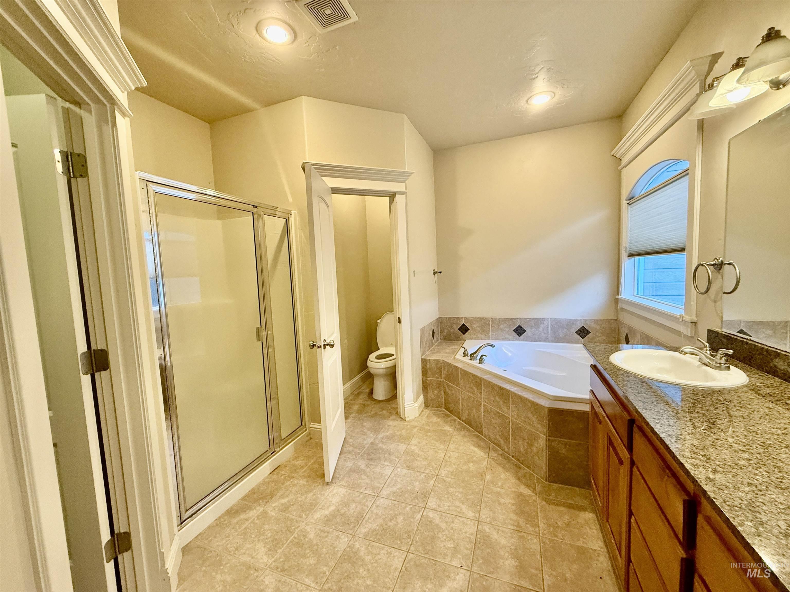 2285 W Grand Teton Drive, Meridian, Idaho 83646, 4 Bedrooms, 4 Bathrooms, Residential For Sale, Price $579,900,MLS 98984427