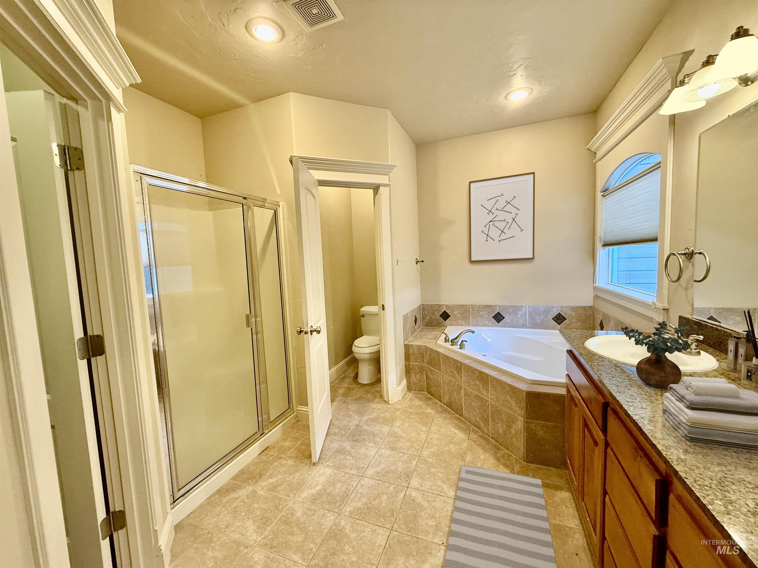 2285 W Grand Teton Drive, Meridian, Idaho 83646, 4 Bedrooms, 4 Bathrooms, Residential For Sale, Price $579,900,MLS 98984427