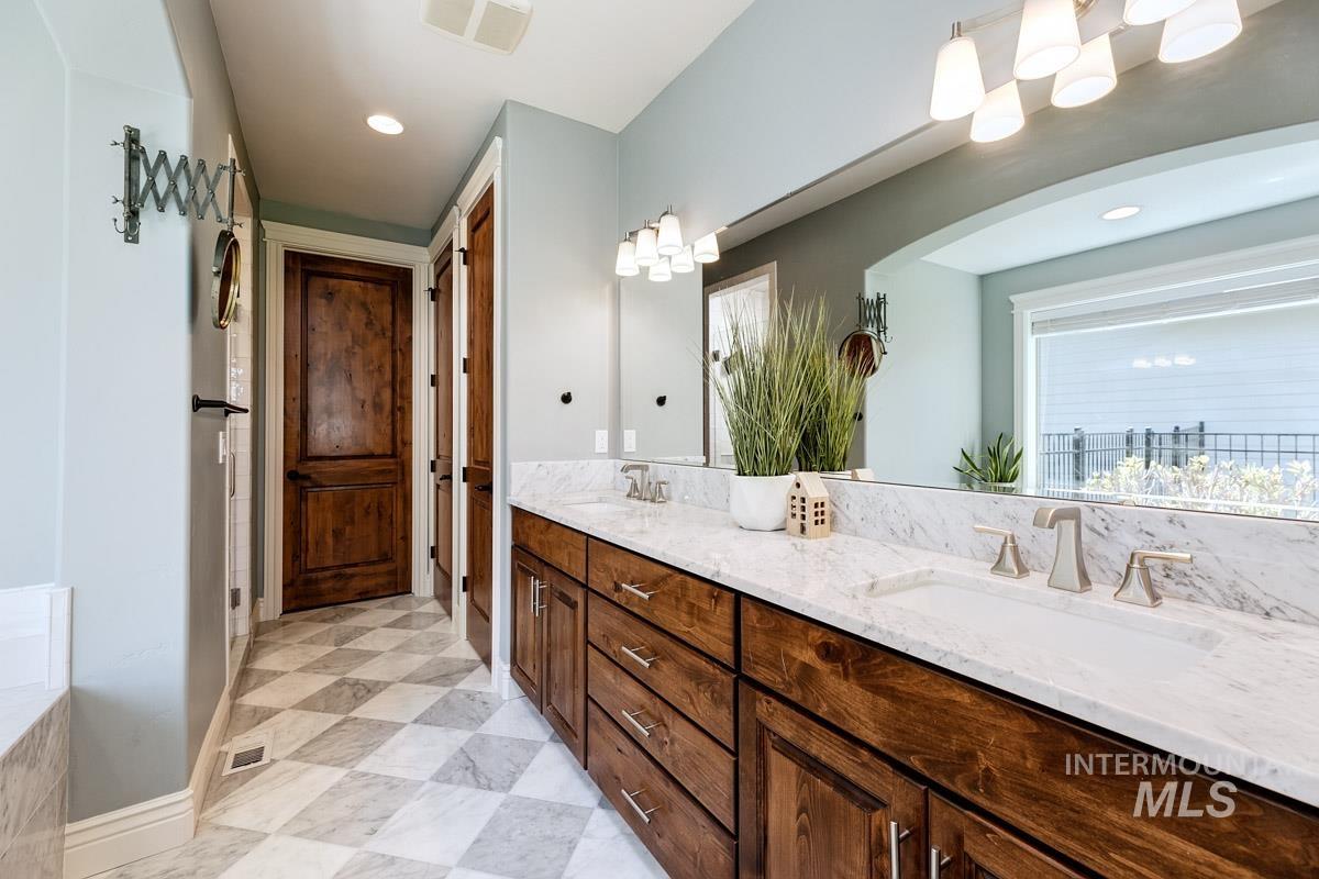4212 W Pine Meadows Drive, Eagle, Idaho 83616, 5 Bedrooms, 4 Bathrooms, Residential For Sale, Price $1,195,000, 98984430