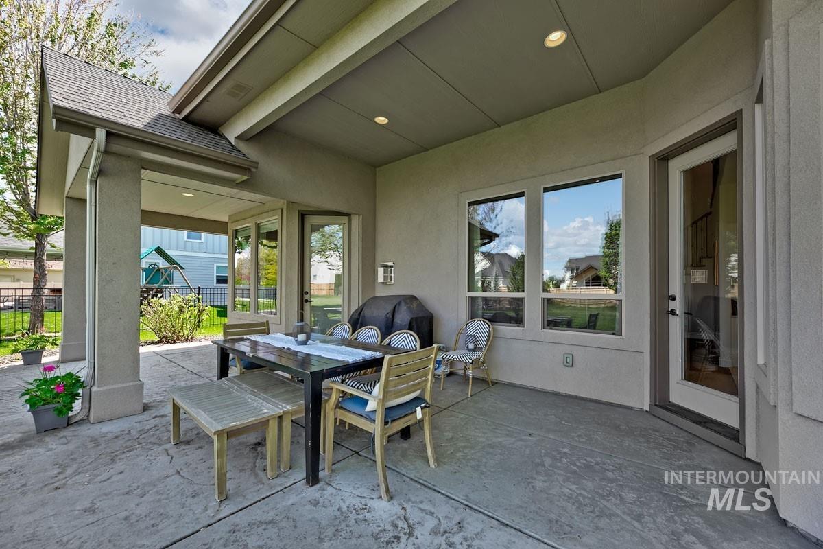 4212 W Pine Meadows Drive, Eagle, Idaho 83616, 5 Bedrooms, 4 Bathrooms, Residential For Sale, Price $1,195,000, 98984430