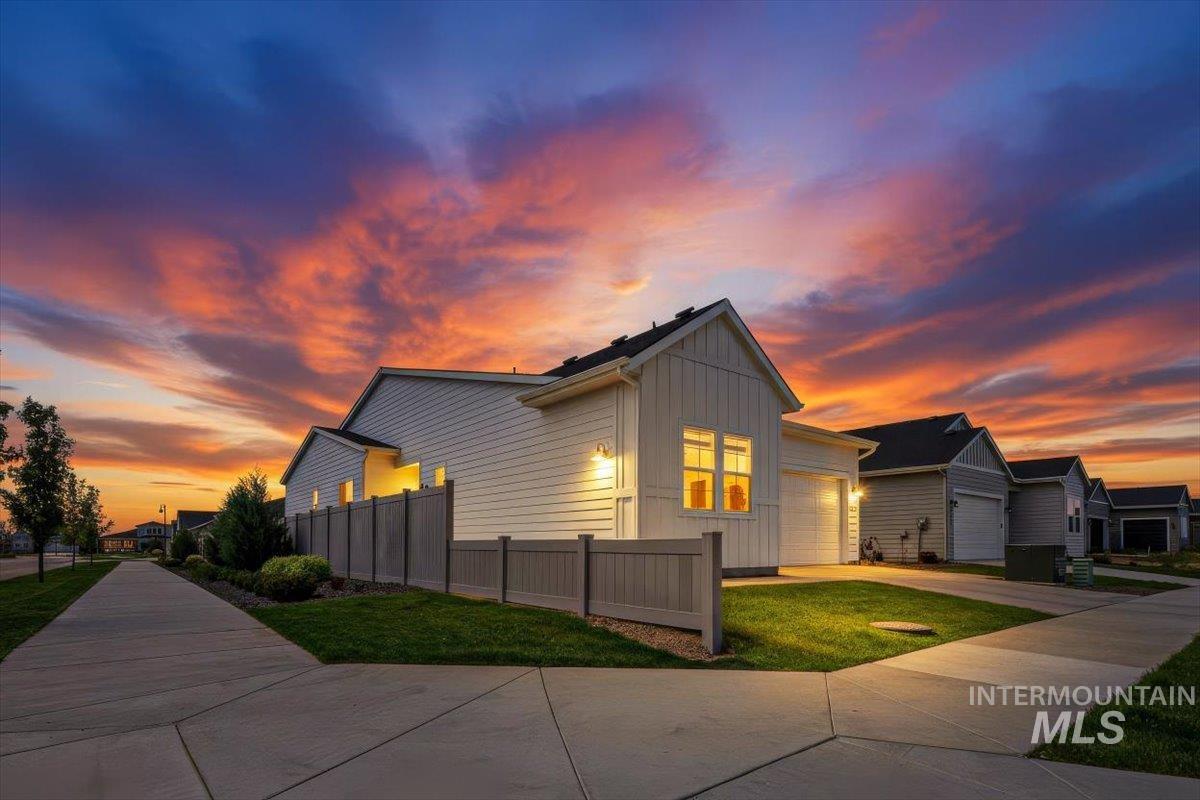 8651 W Stillmore St, Star, Idaho 83669, 2 Bedrooms, 2 Bathrooms, Residential For Sale, Price $530,000,MLS 98984432
