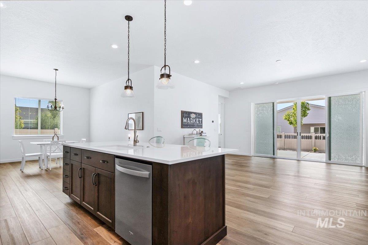 8651 W Stillmore St, Star, Idaho 83669, 2 Bedrooms, 2 Bathrooms, Residential For Sale, Price $530,000,MLS 98984432